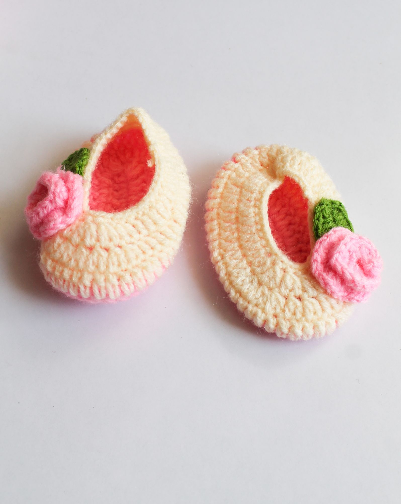 Woonie Handmade Floral Cap With Booties & Mittens - Cream