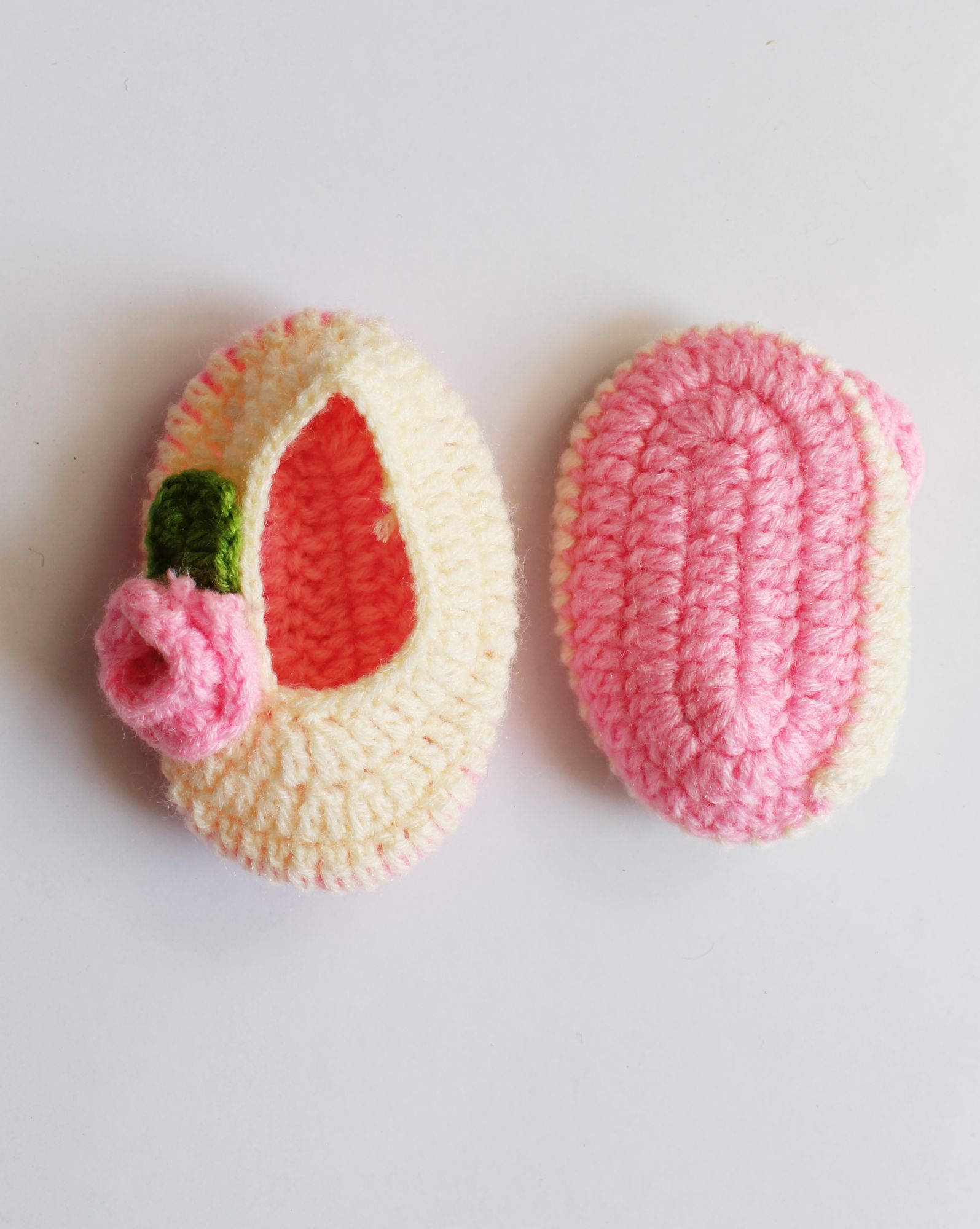 Woonie Handmade Floral Cap With Booties & Mittens - Cream