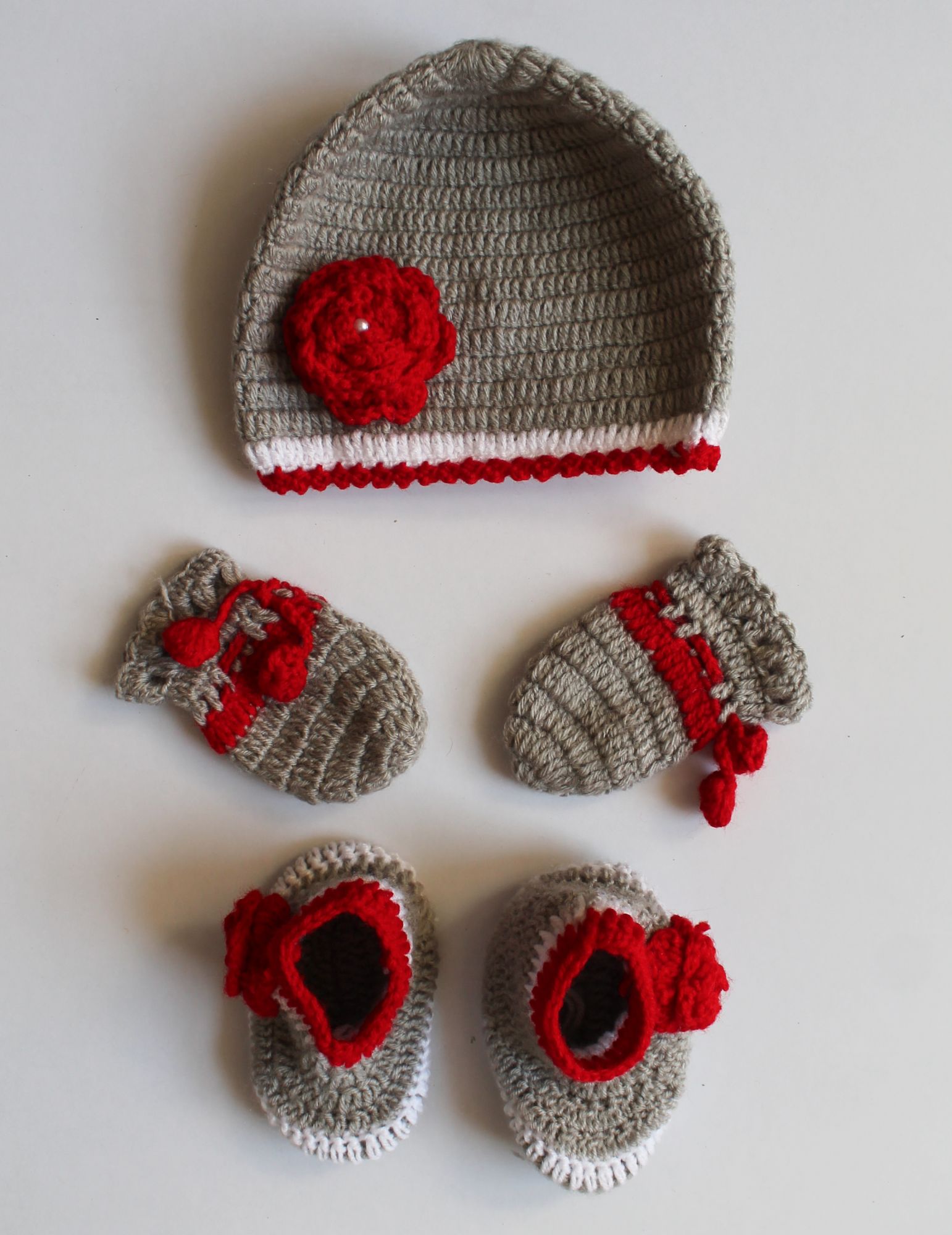 Woonie Handmade Cap With Mittens & Booties - Grey