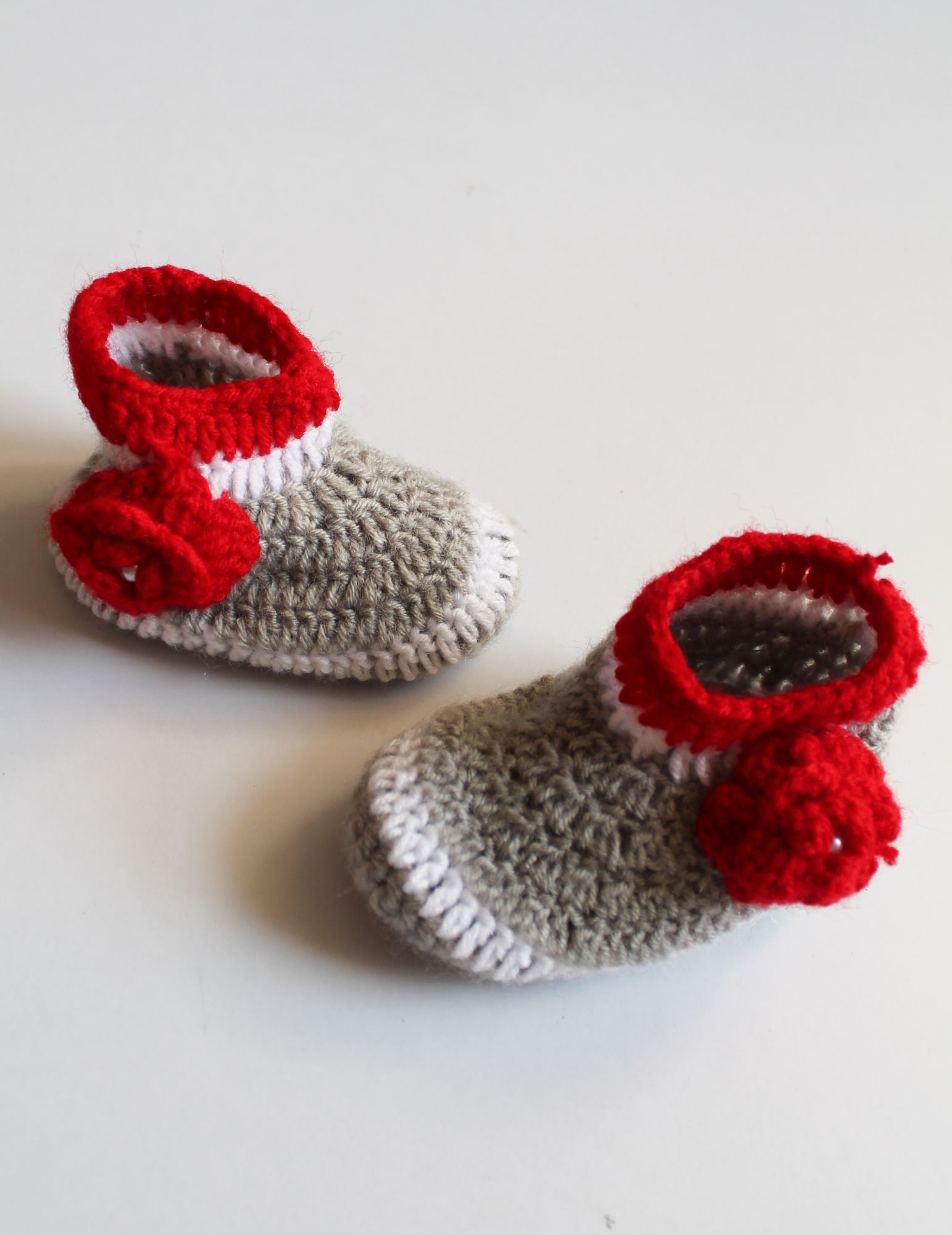 Woonie Handmade Cap With Mittens & Booties - Grey