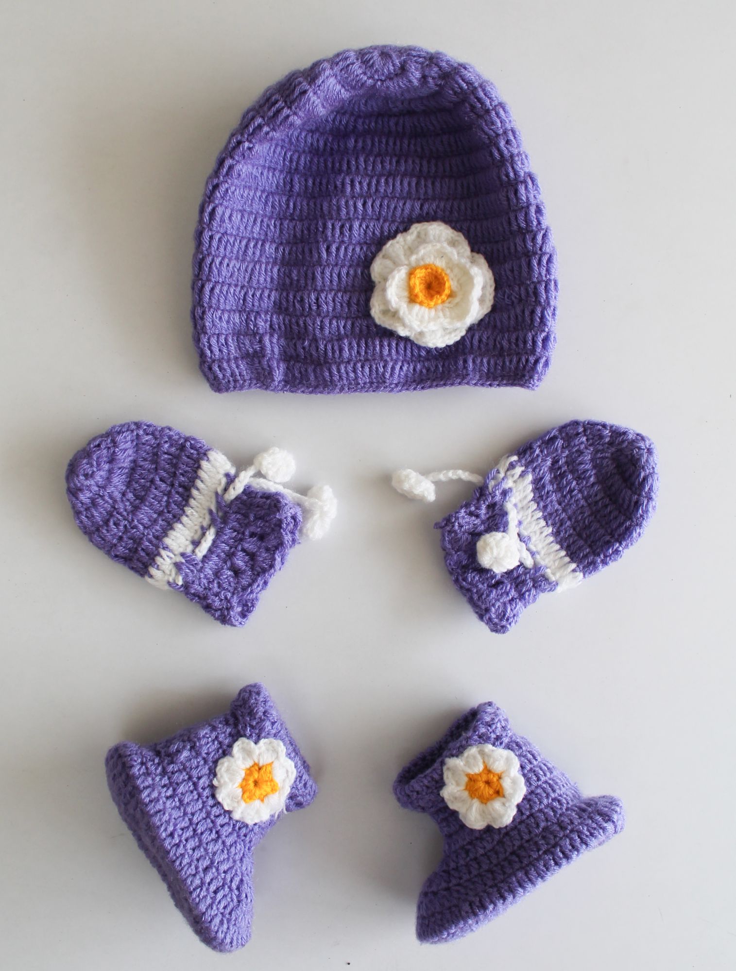 Woonie Handmade Floral Design Cap With Mittens & Booties - Purple