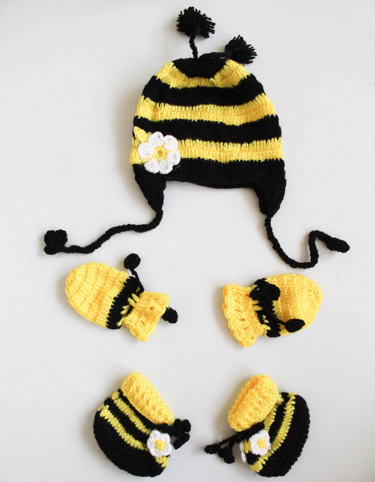 Woonie Handmade Striped Cap With Mittens & Booties - Yellow