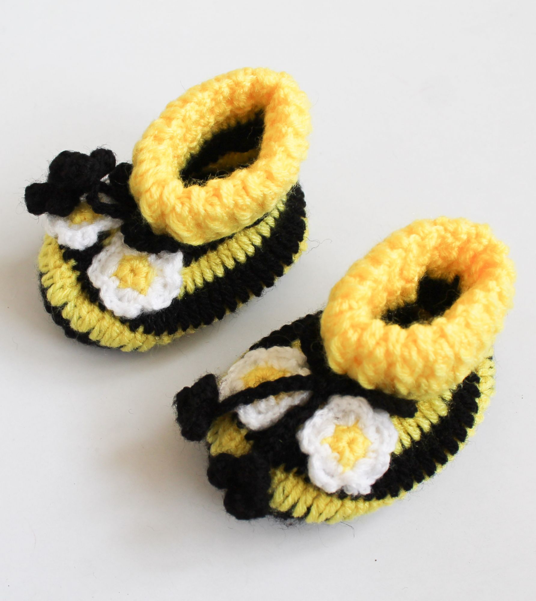 Woonie Handmade Striped Cap With Mittens & Booties - Yellow