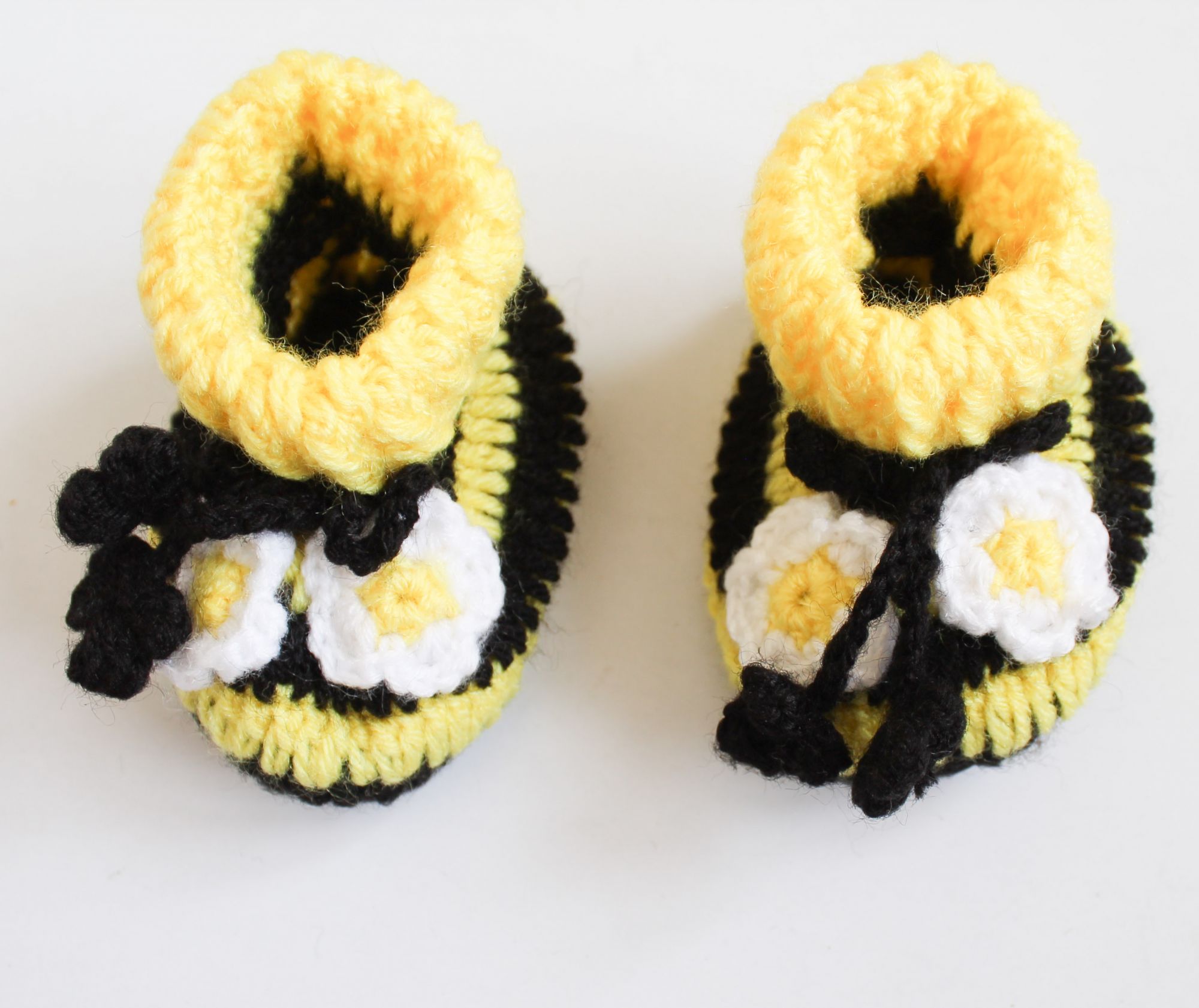 Woonie Handmade Striped Cap With Mittens & Booties - Yellow