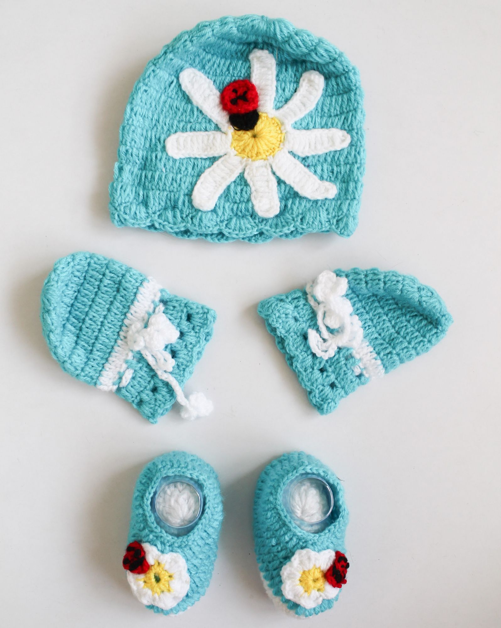 Woonie Handmade Floral Design Cap With Mittens & Booties - Blue