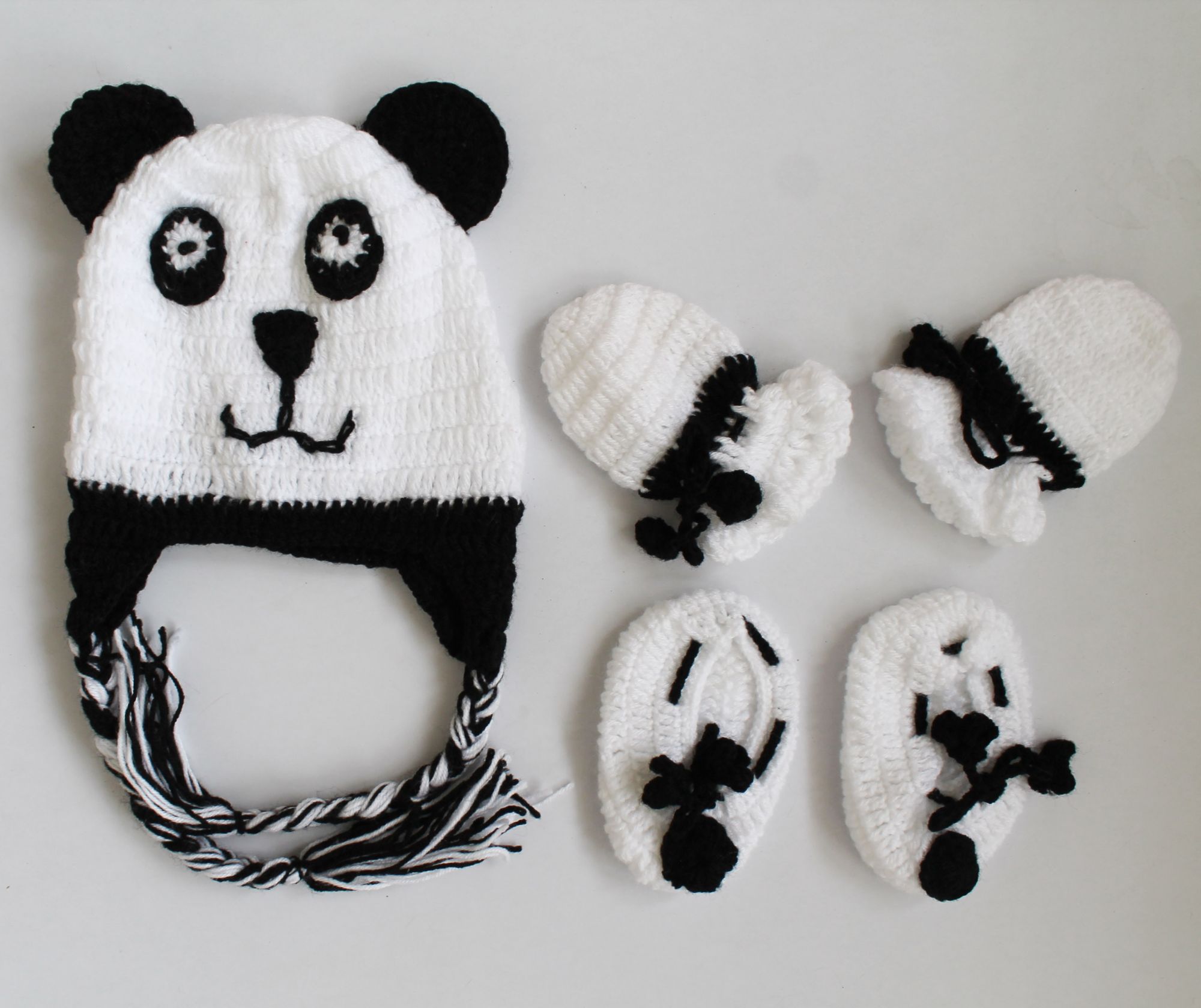 Woonie Panda Theme Cap with Booties & Mittens - White & Black