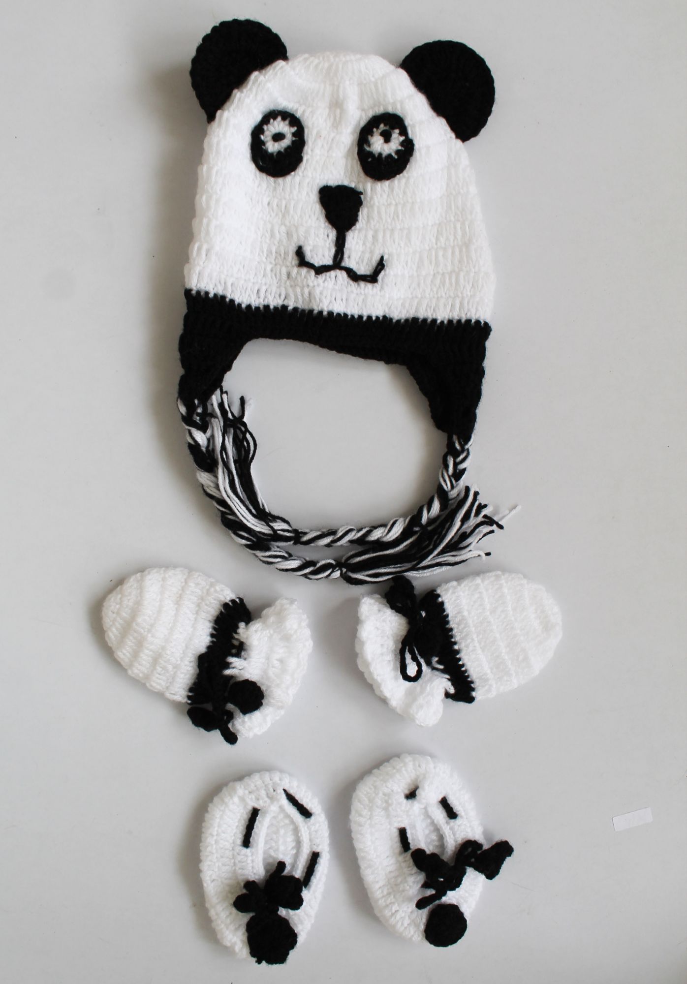 Woonie Panda Theme Cap with Booties & Mittens - White & Black