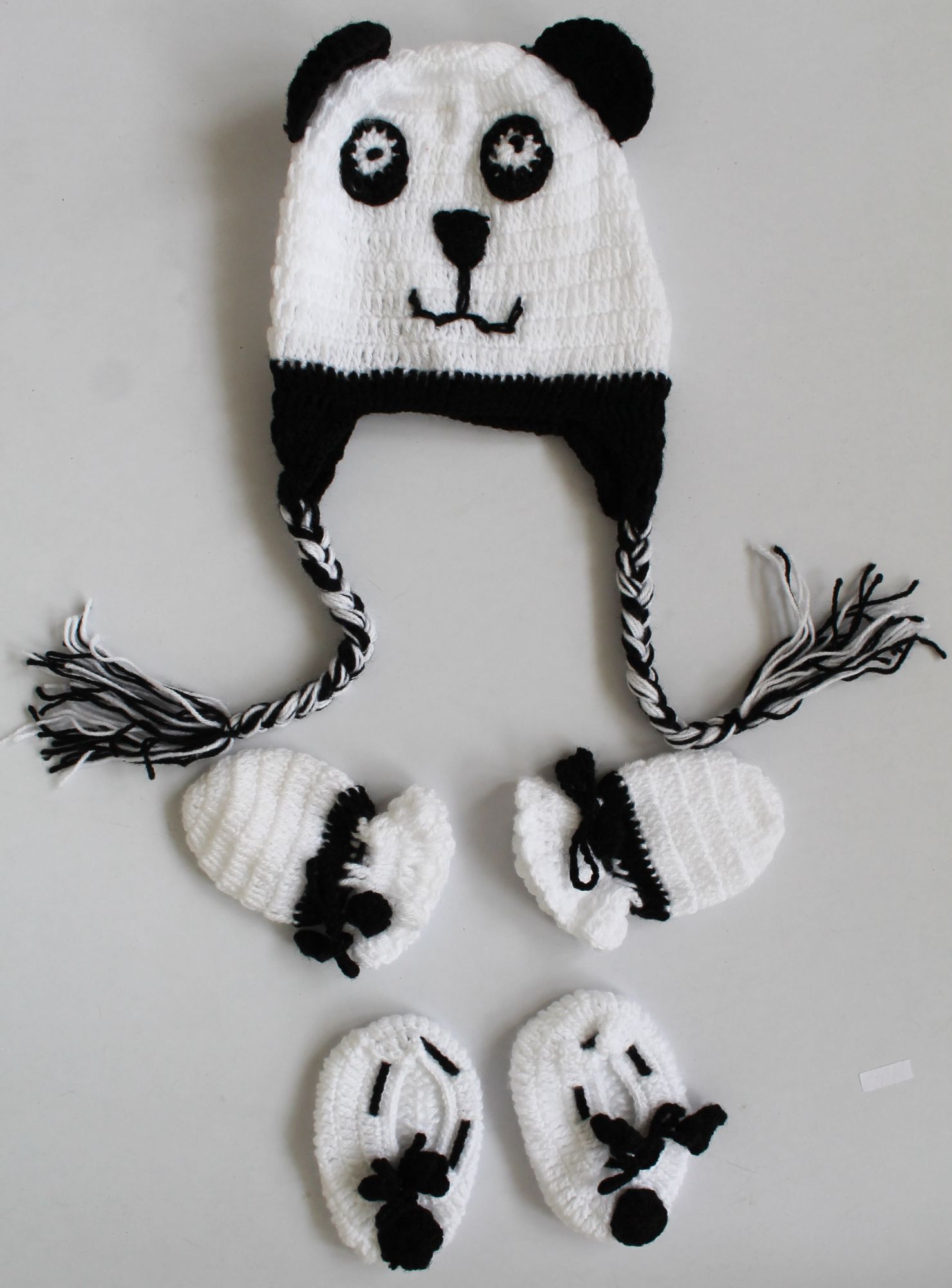Woonie Panda Theme Cap with Booties & Mittens - White & Black