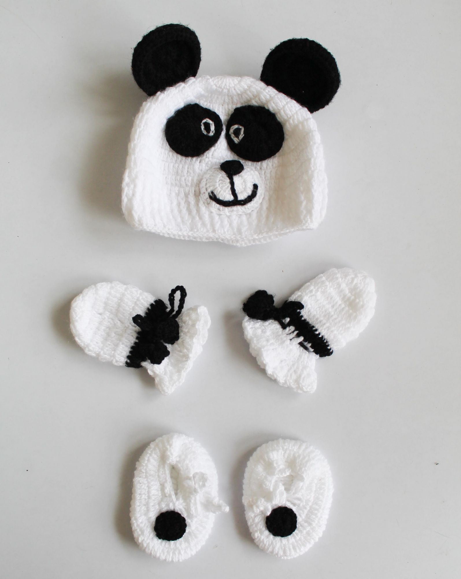 Woonie Panda Theme Cap with Booties & Mittens - White & Black