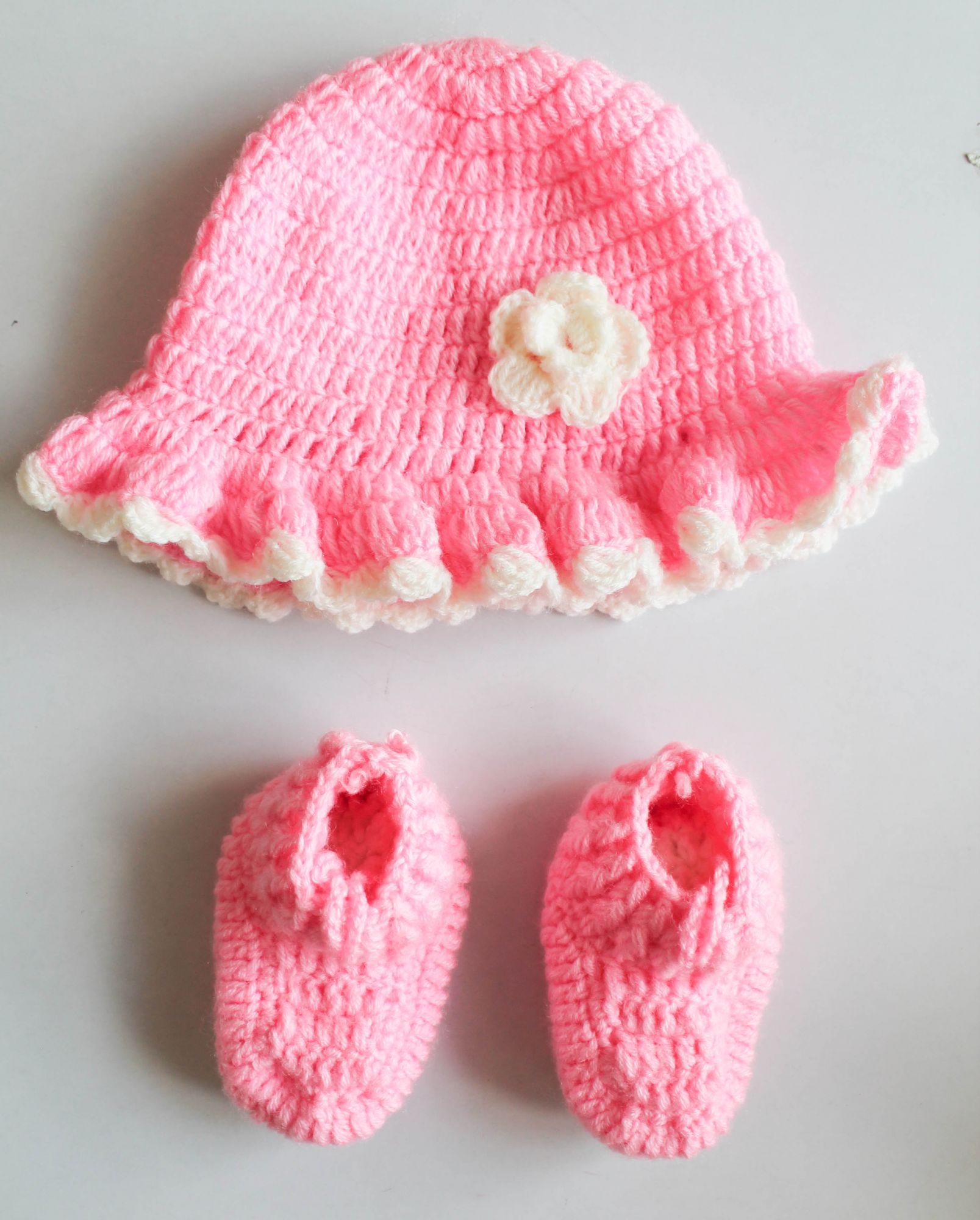 Woonie Handmade Cap Flower Detailing With Booties-Pink
