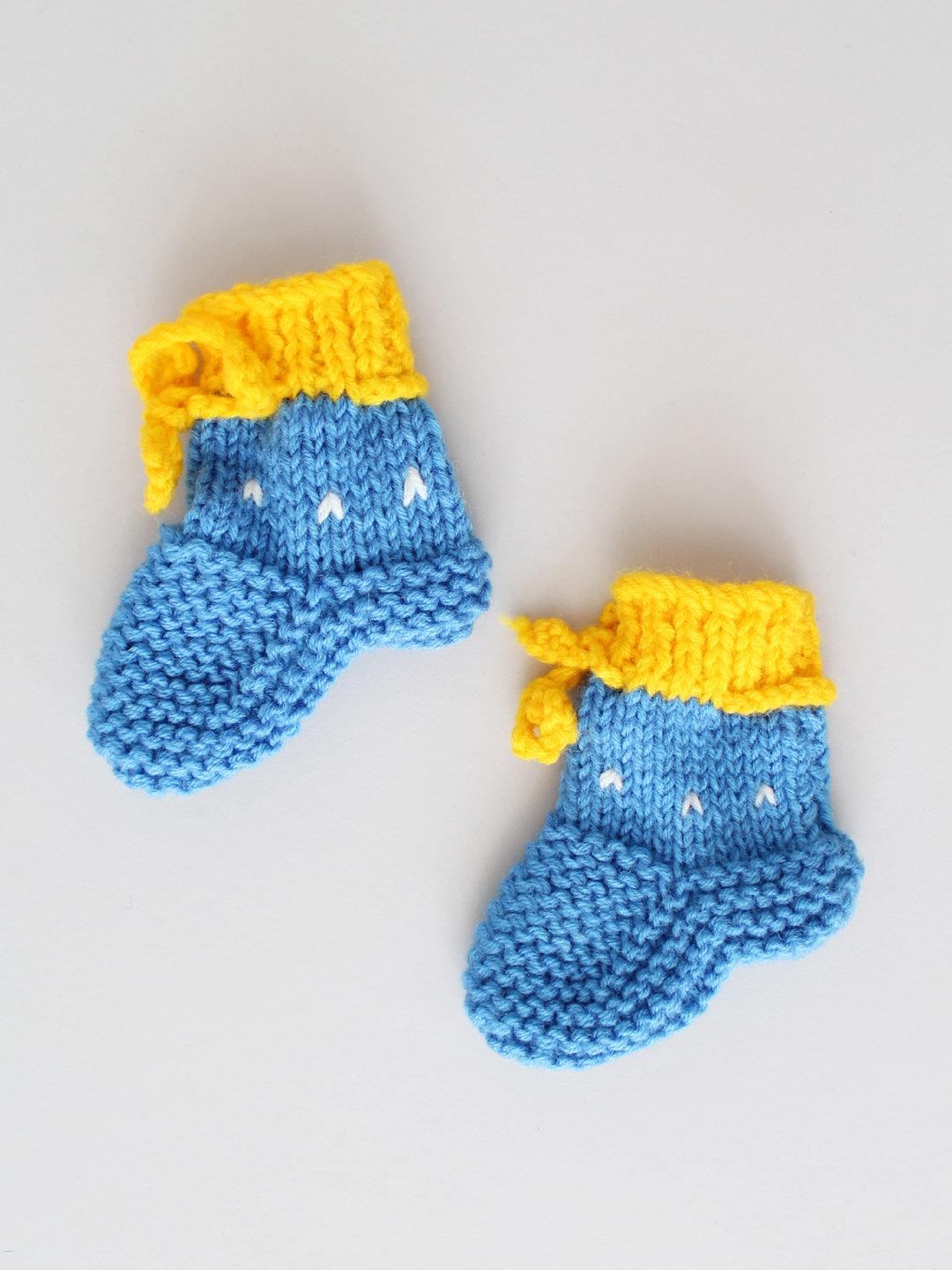 Woonie Handknitted Pom-Pom Cap with Matching Mittens and Socks Set