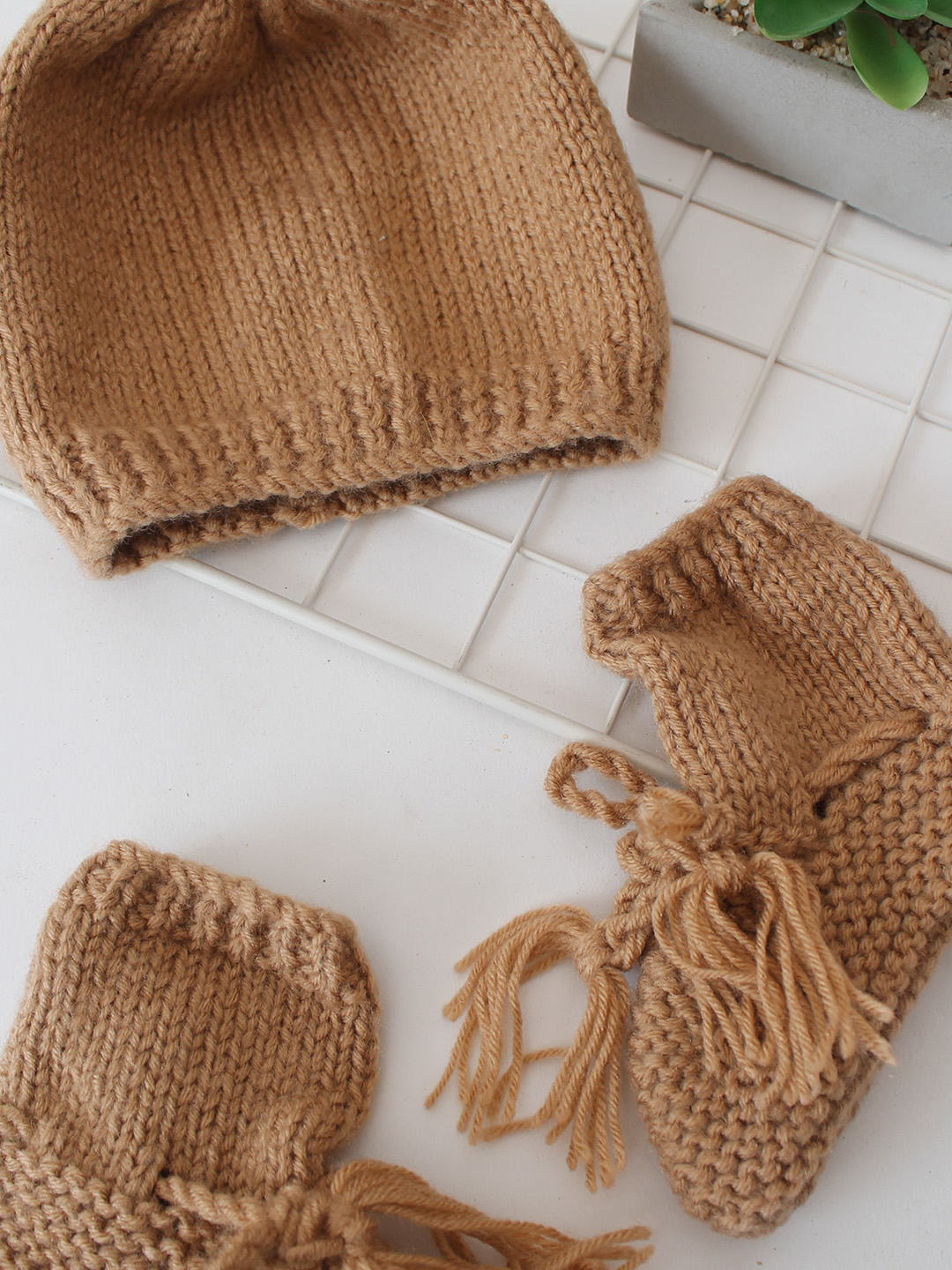 Woonie Handknitted Cap and Socks Set - Brown