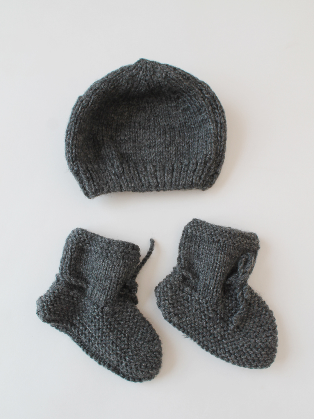Woonie Handknitted Cap and Socks Set - Grey