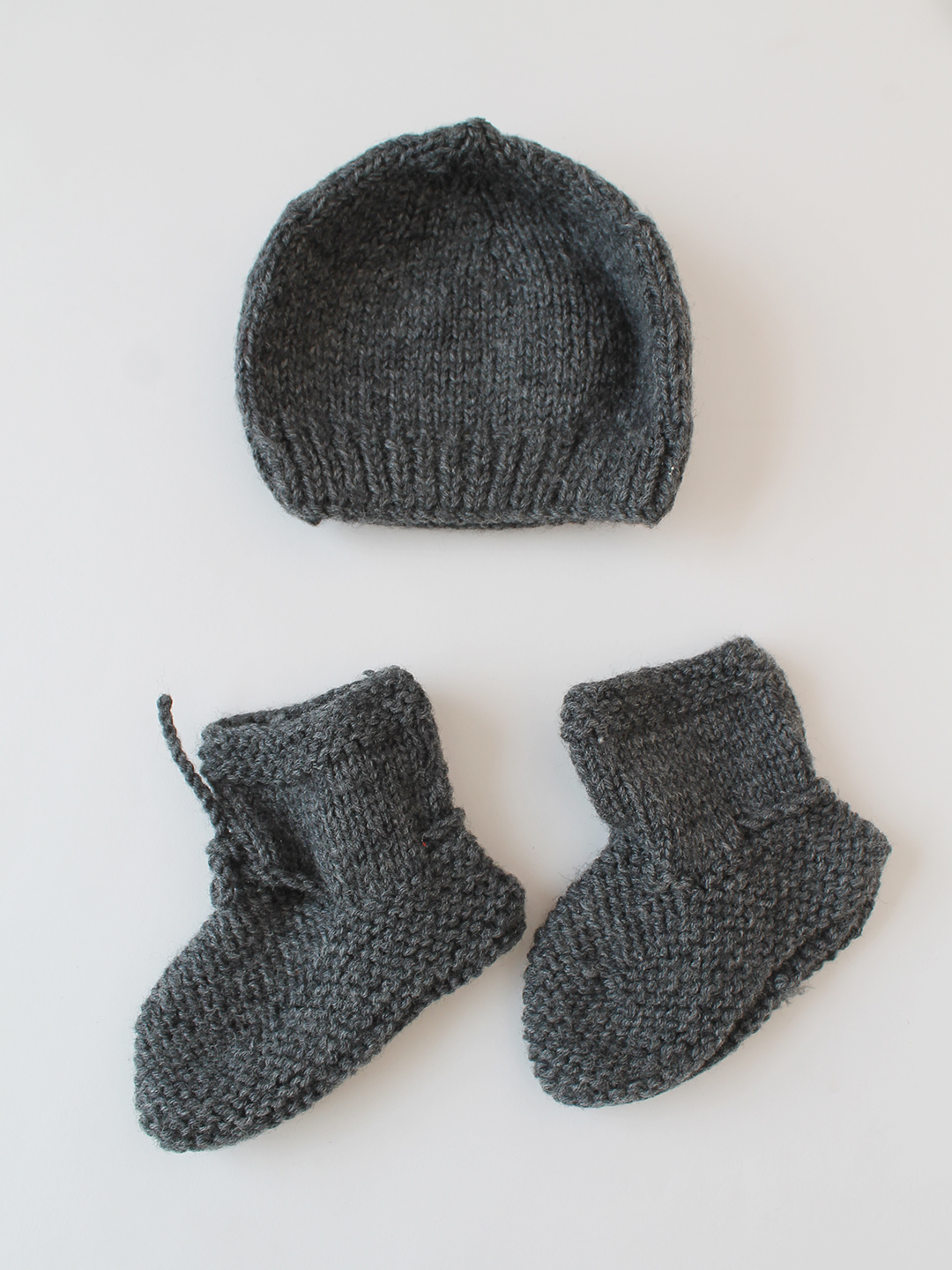 Woonie Handknitted Cap and Socks Set - Grey