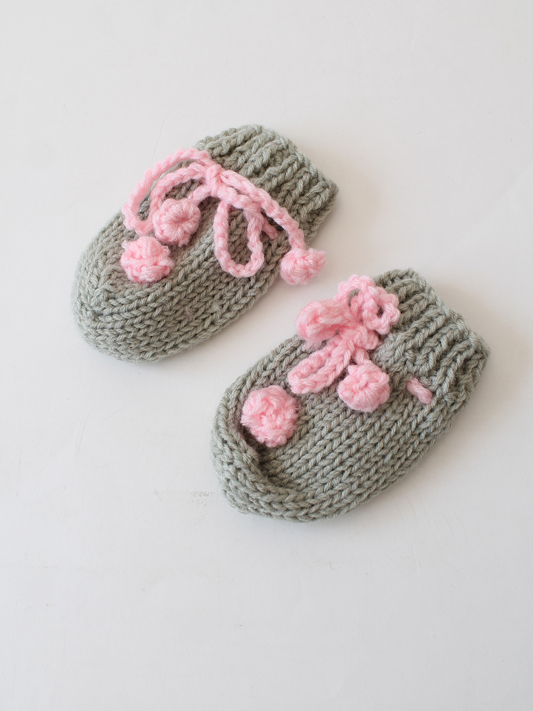 Flower Applique Cap With Mittens and Socks Set - Grey