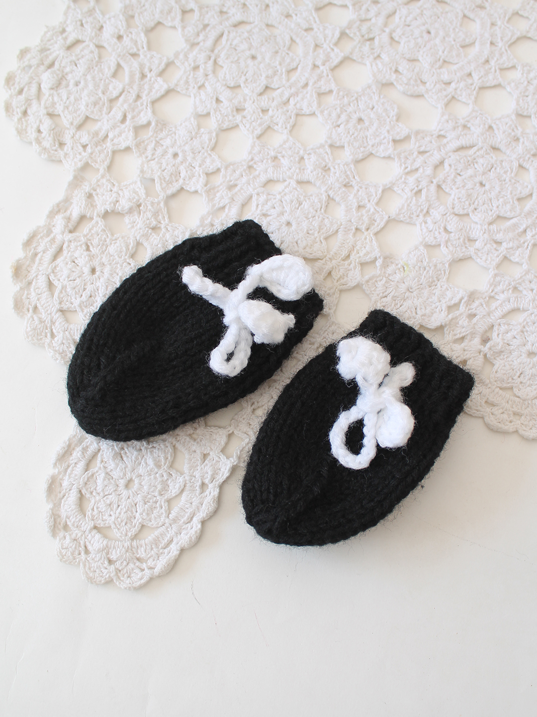 Woonie Penguin Cap, Mittens and Socks Set - Black