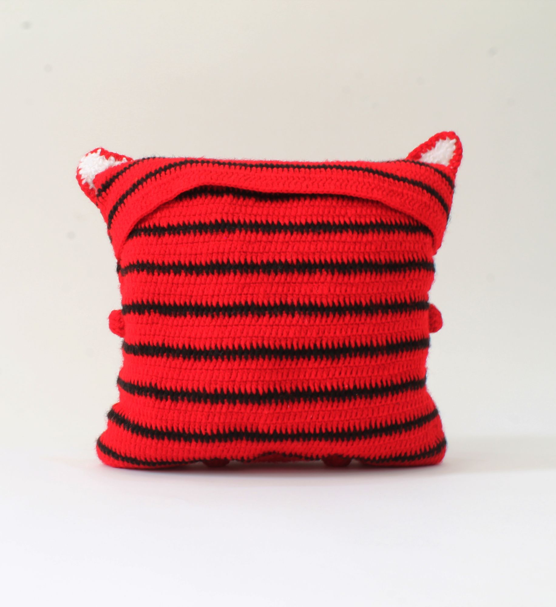 Crochet Dog Face Striped Cushion Cover with Cushion - Red