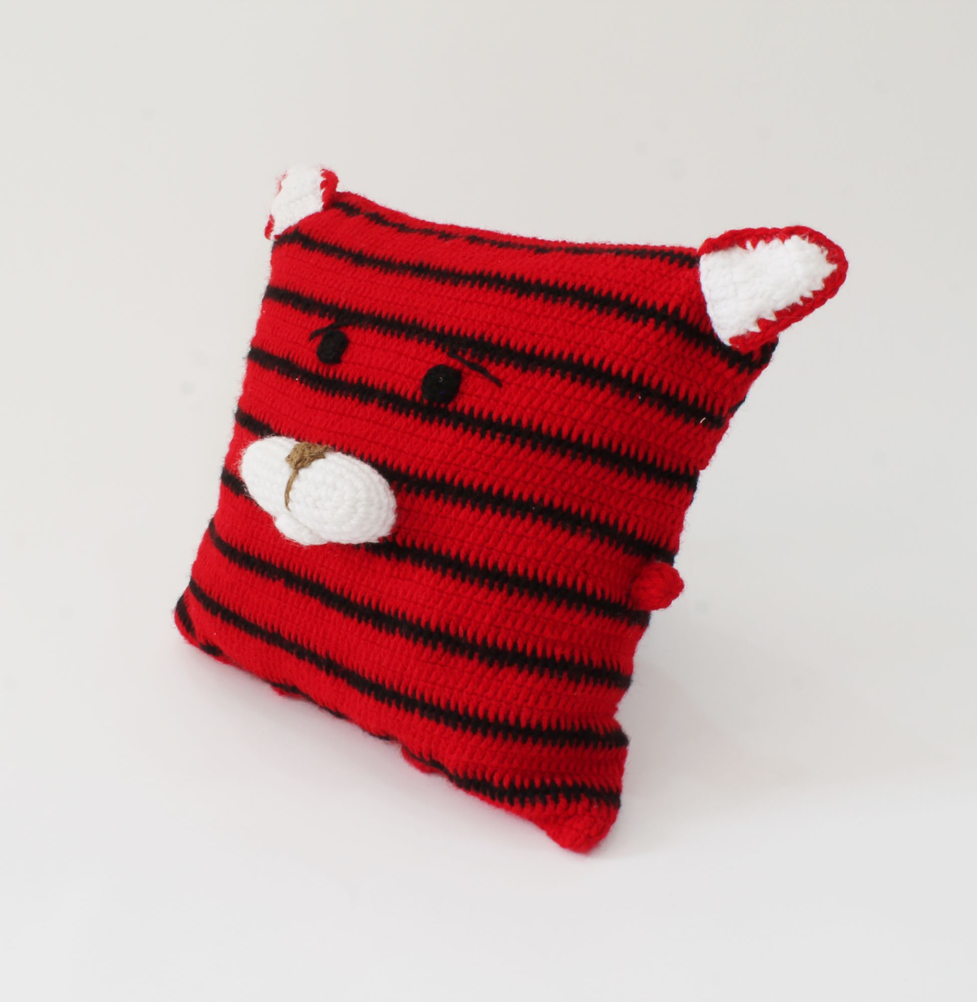 Crochet Dog Face Striped Cushion Cover with Cushion - Red