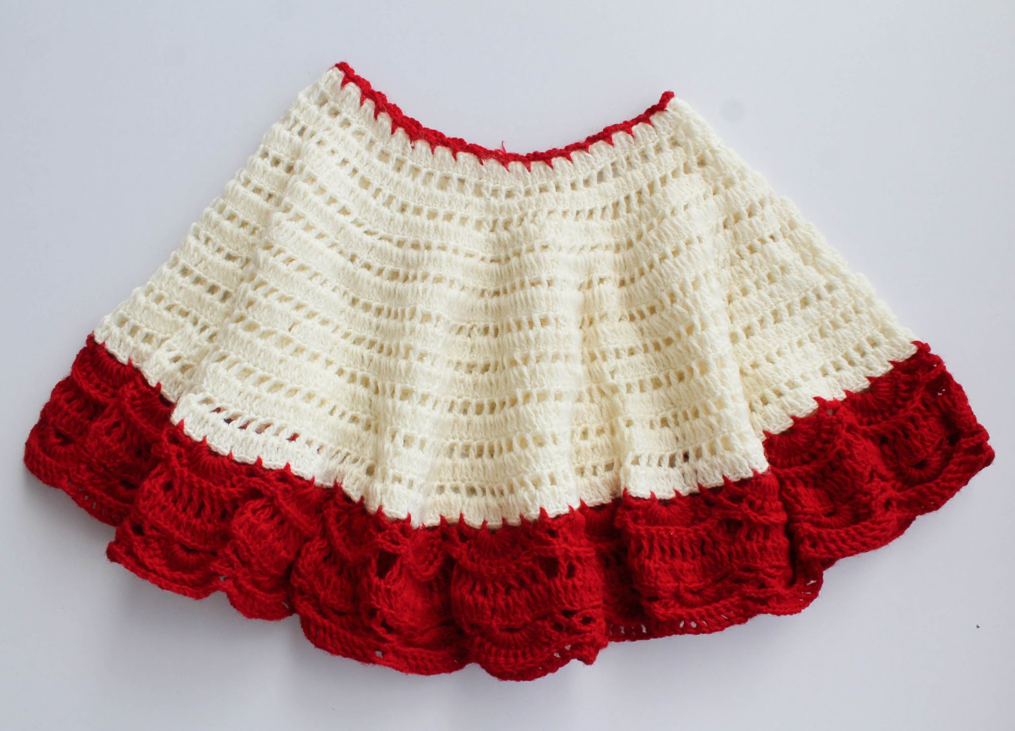 Woonie Handmade Off-White Cape with Red Border for Kids