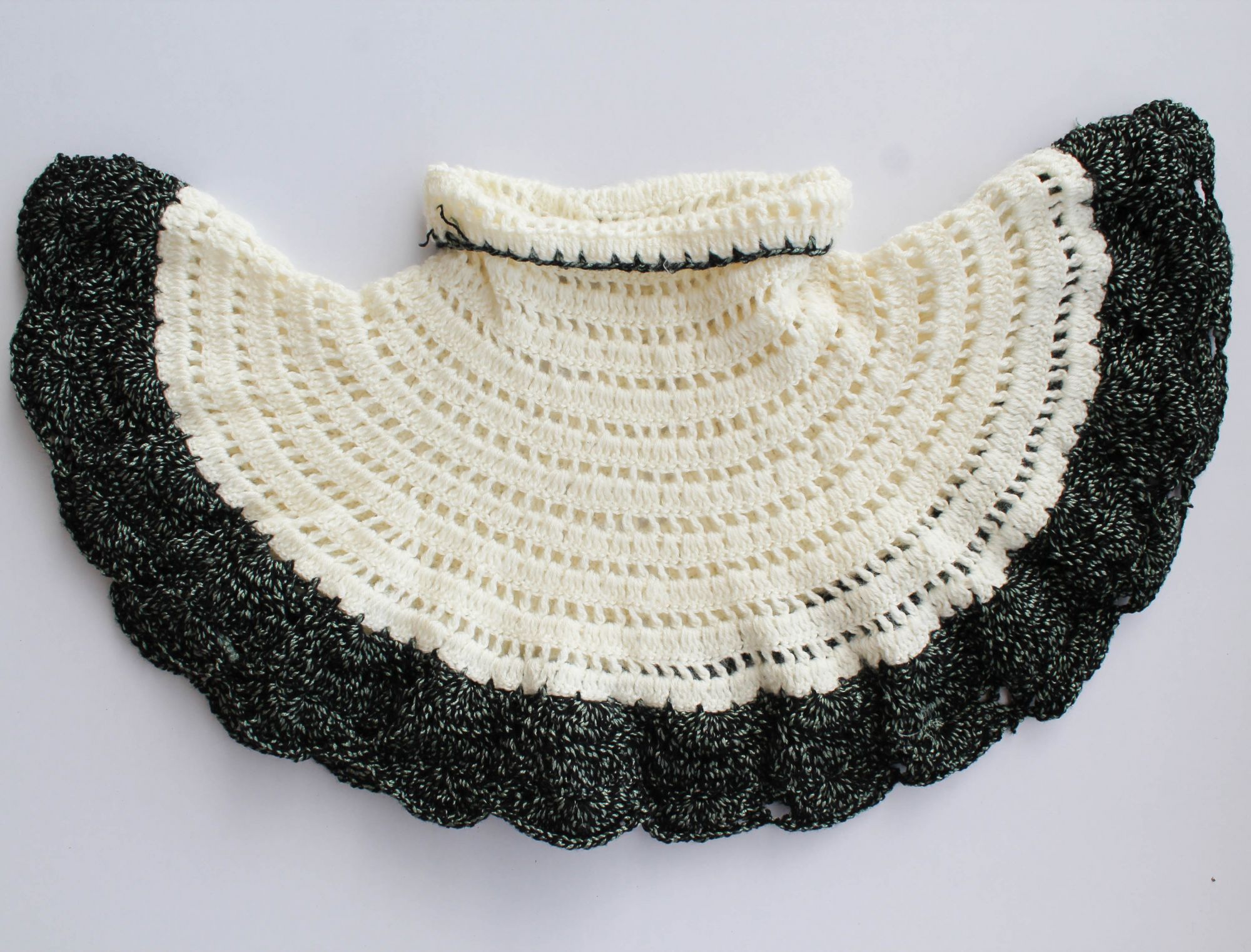 Woonie Handmade Off-White Cape for Kids
