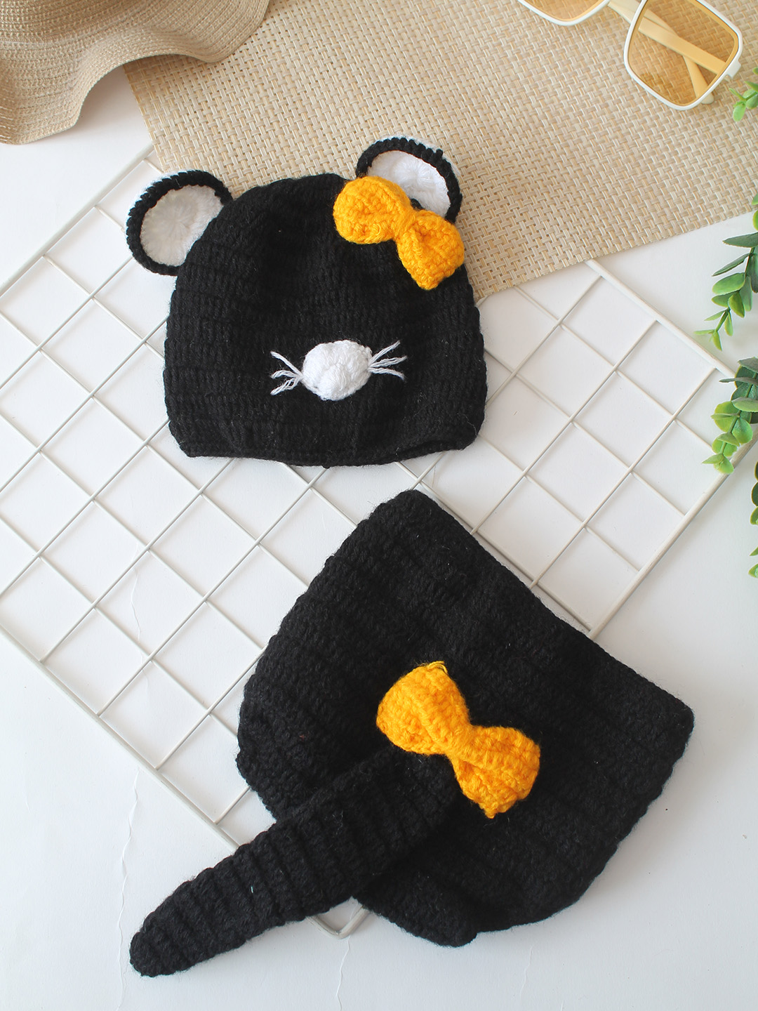 Woonie Cat Design Photography Prop - Black