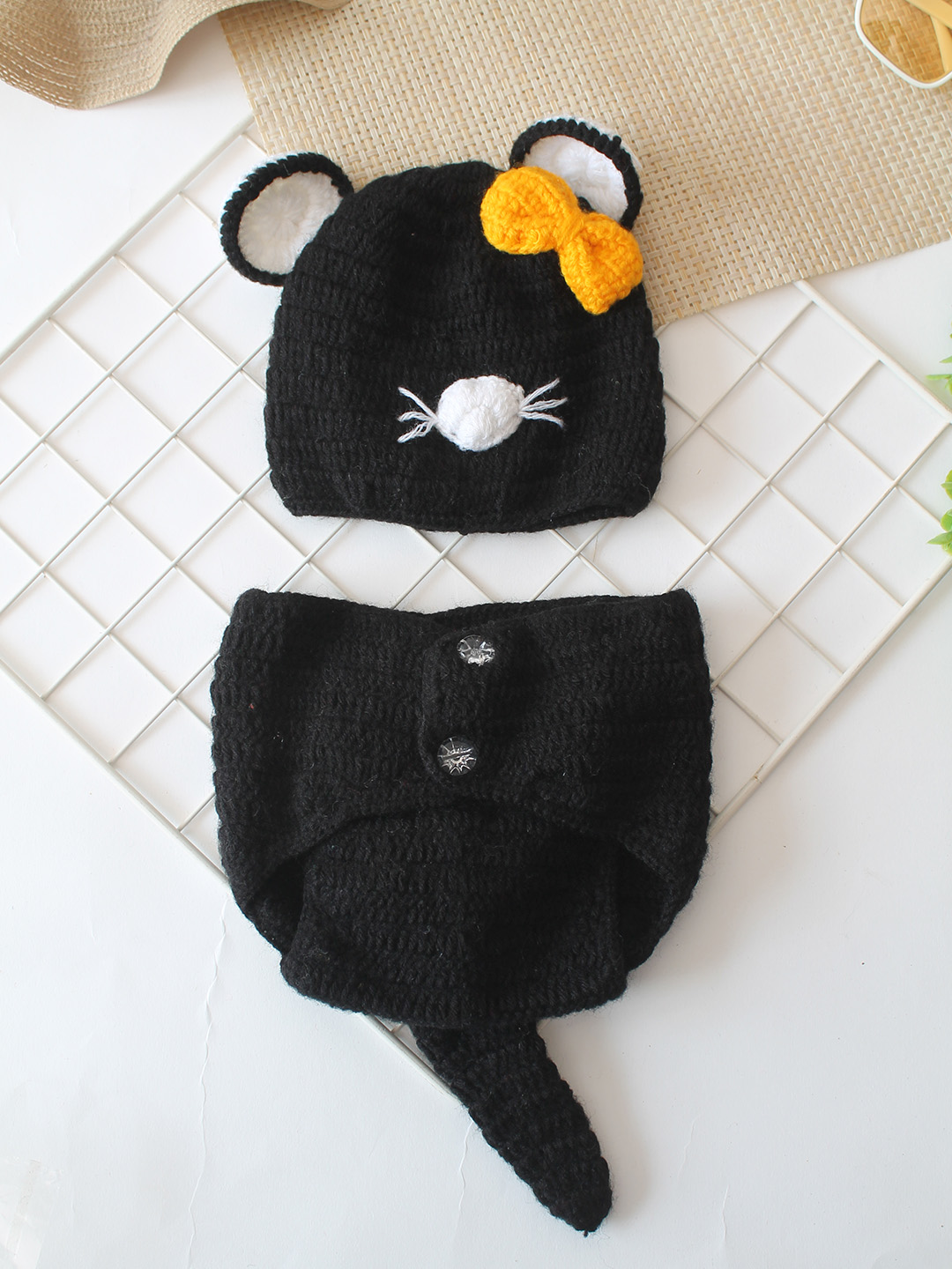 Woonie  Cat Design Photography Prop  Black