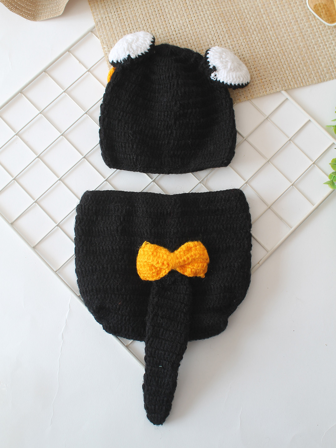 Woonie Cat Design Photography Prop - Black