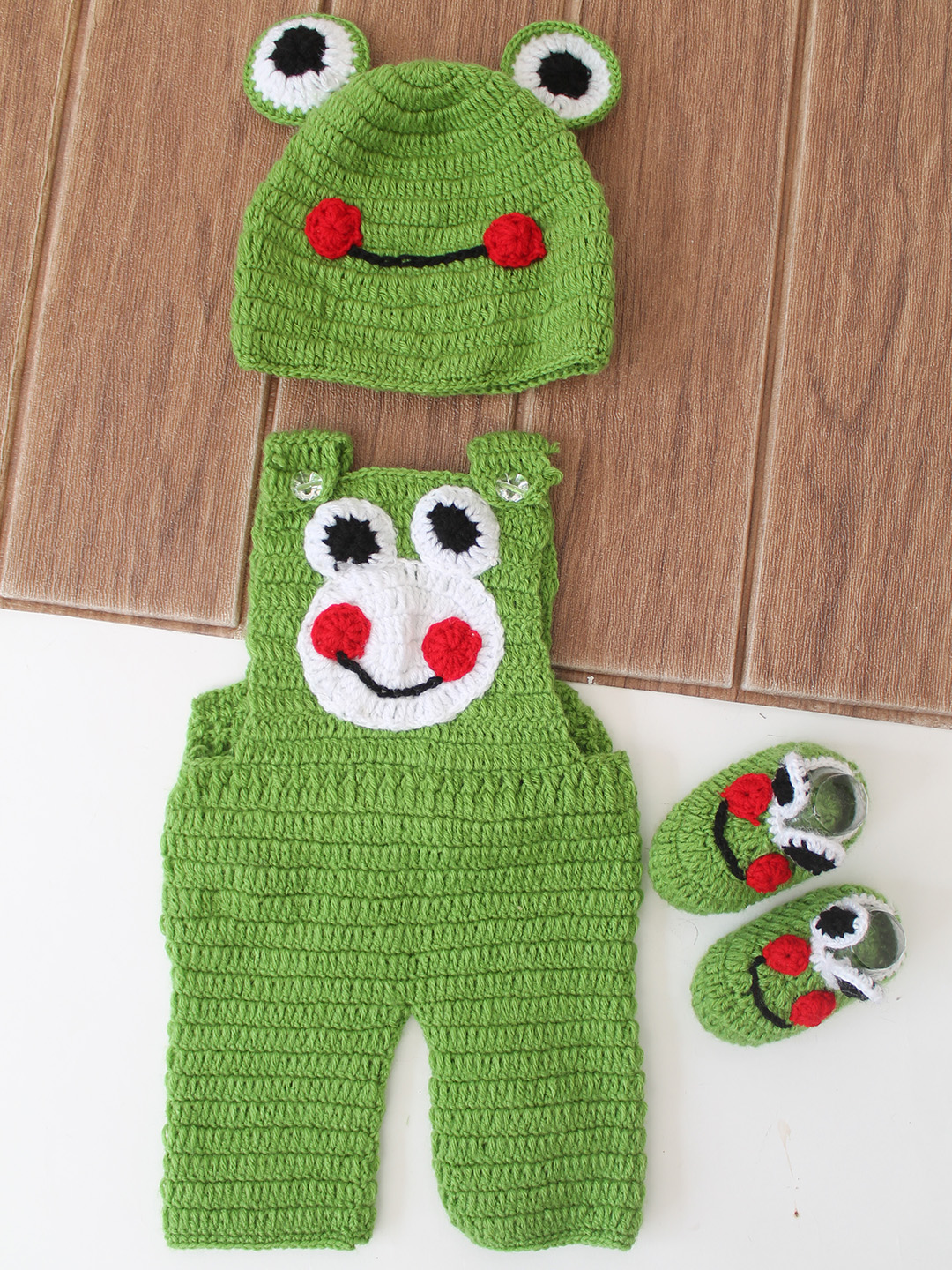 Woonie  Frog Photography Prop Set  Green