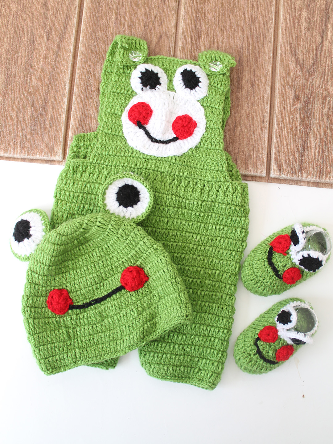 Woonie  Frog Photography Prop Set  Green