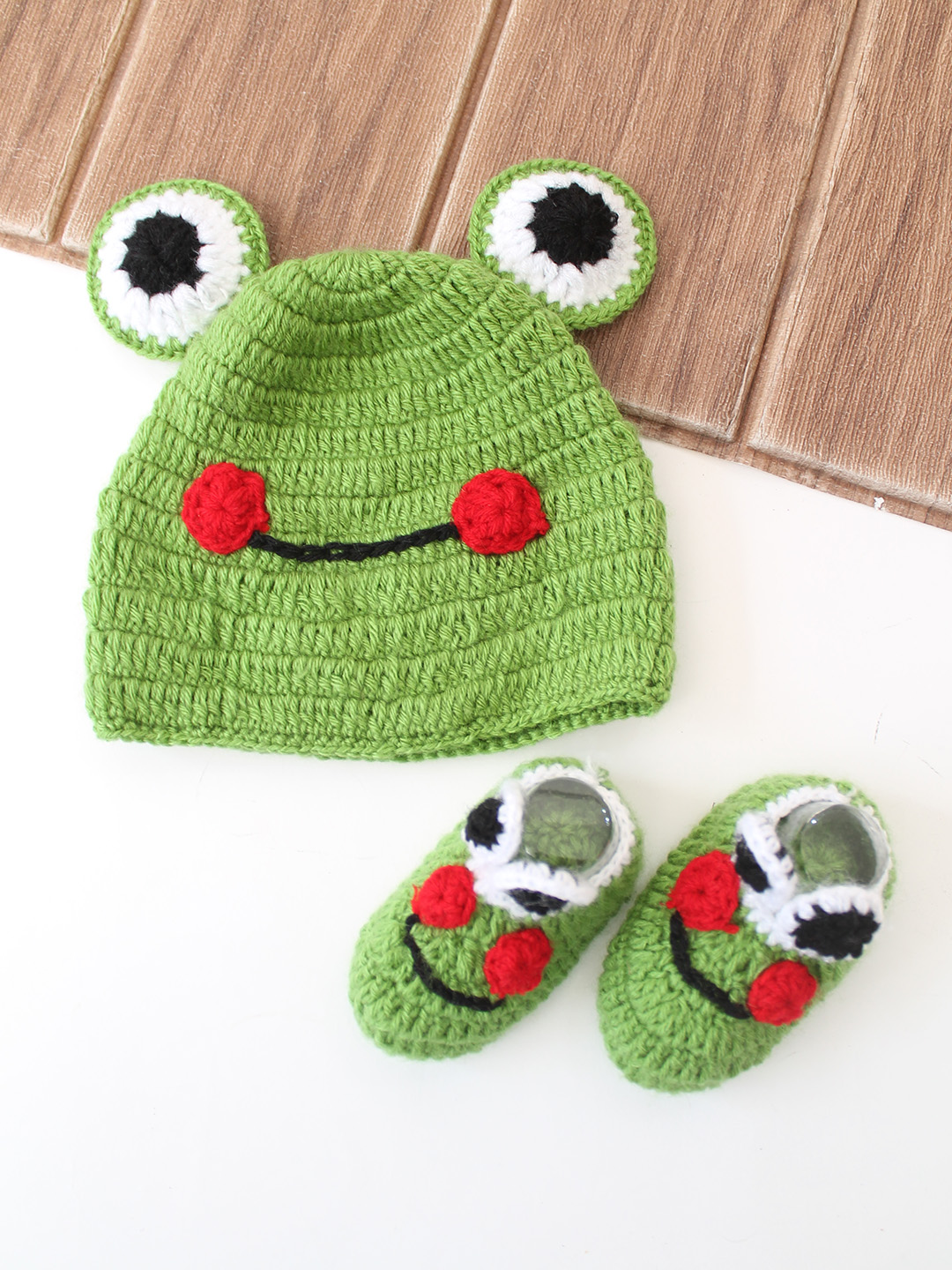 Woonie  Frog Photography Prop Set  Green