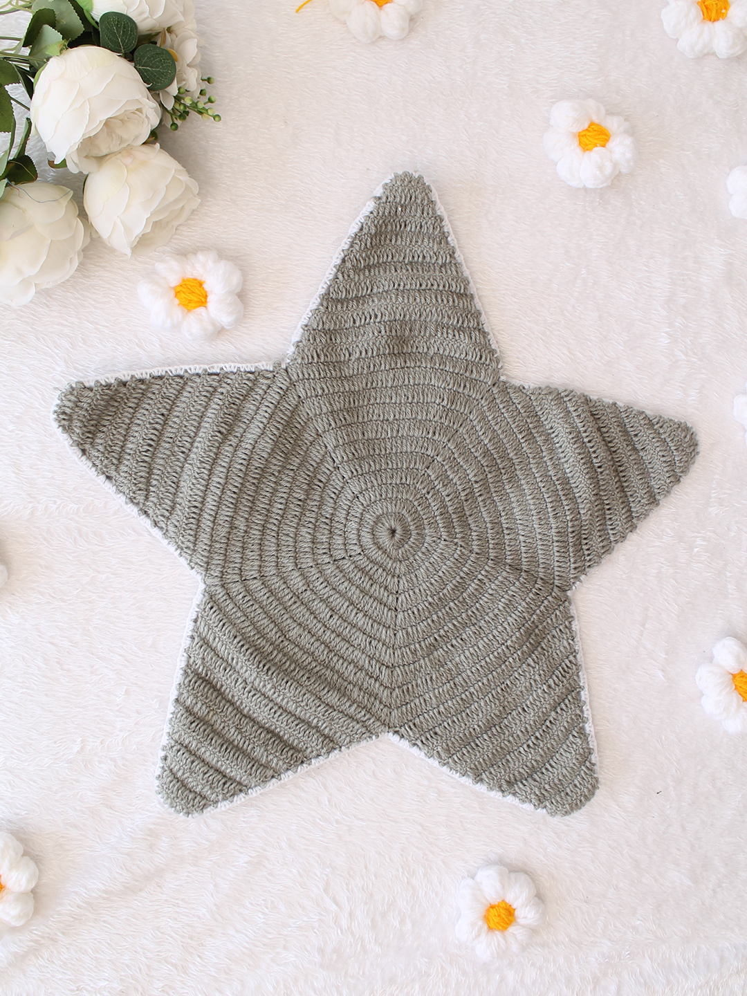 Woonie Newborn Star Shaped Photography Prop - Grey