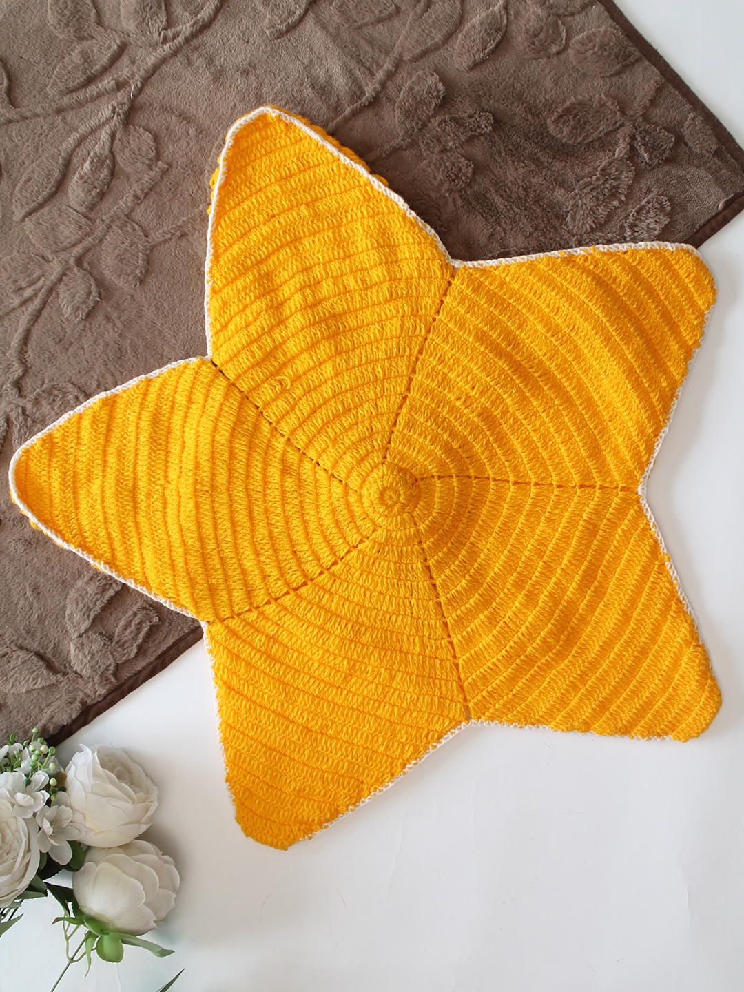 Woonie Newborn Star Shaped Bear Applique Photography Prop - Yellow