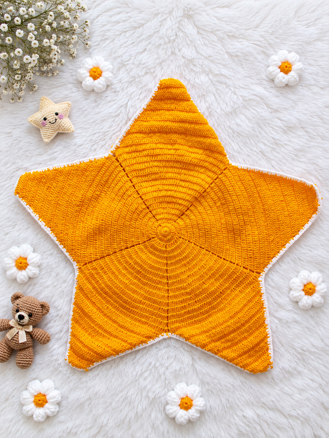 Woonie Newborn Star Shaped Photography Prop - Yellow