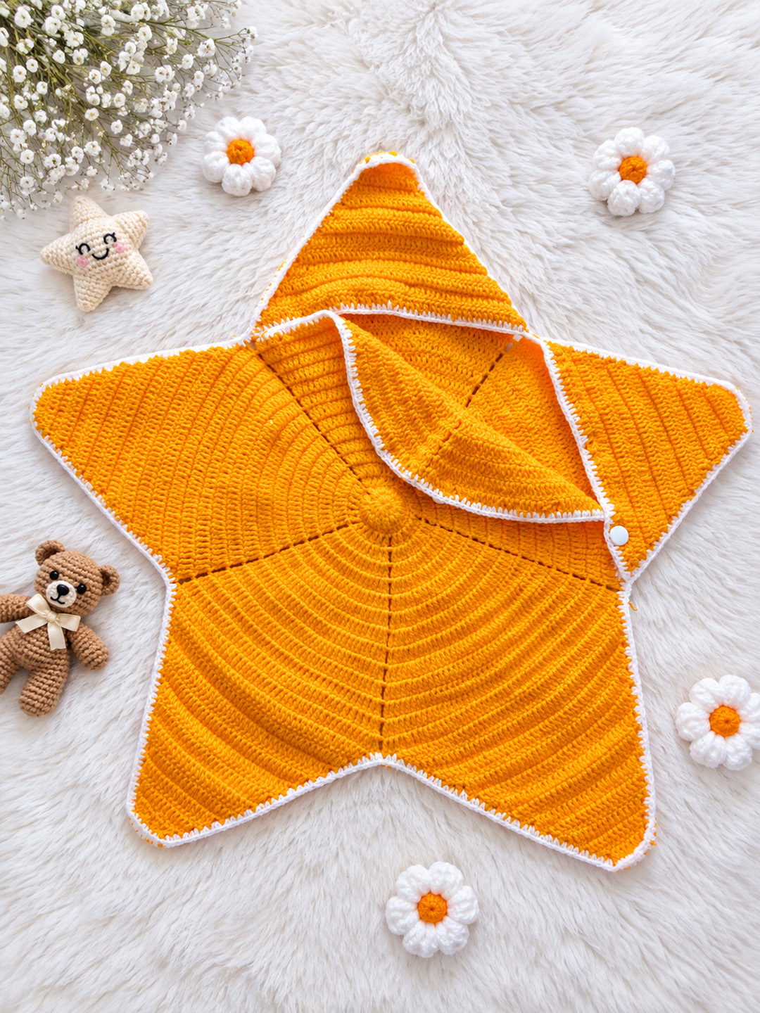Woonie Newborn Star Shaped Photography Prop - Yellow