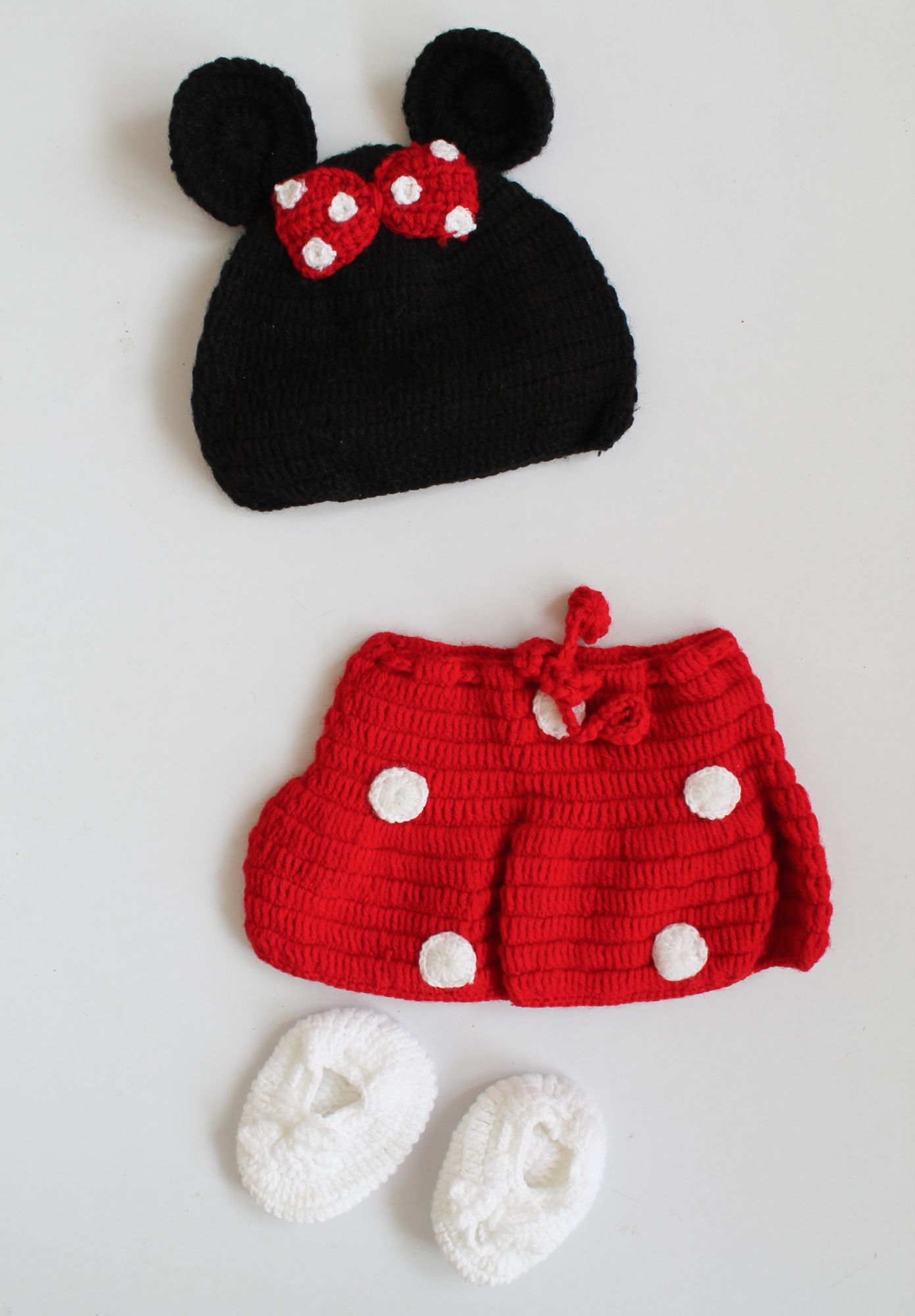 Woonie Mini Style Photography Prop With Cap , Booties & Skirt