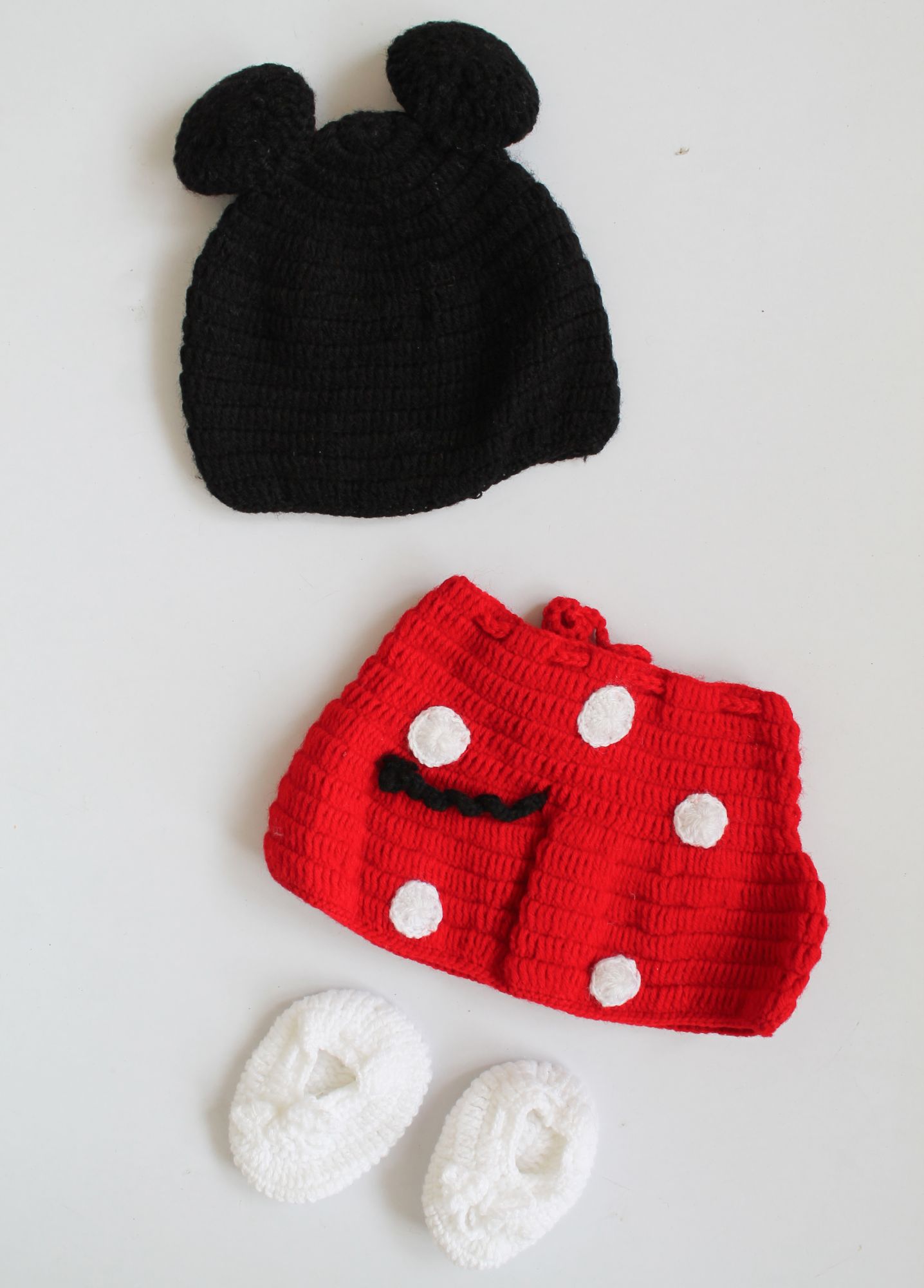 Woonie Mini Style Photography Prop With Cap , Booties & Skirt