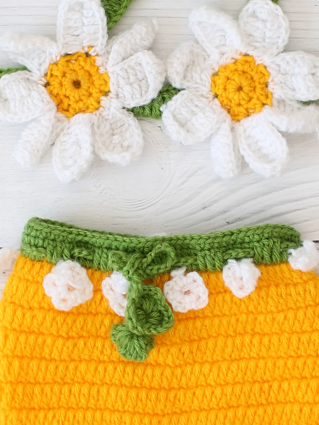 Daisy Applique Newborn Newborn Outfit for Photoshoot - White