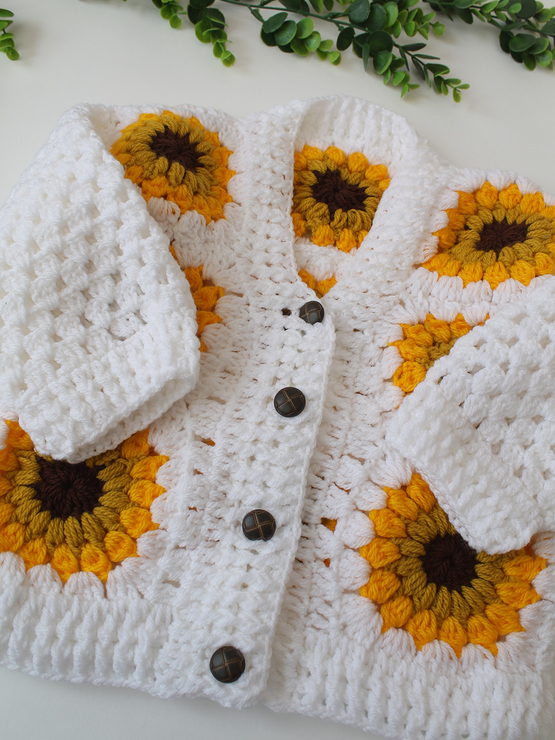 Trendy Sunflower Granny Square Handmade Sweater - White