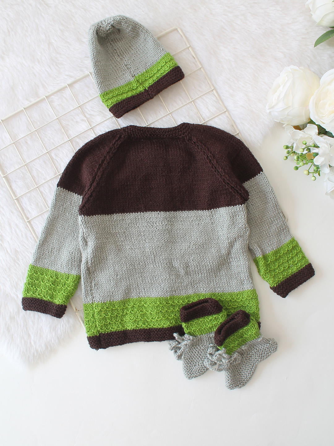 Woonie Appliques Sweater with Cap and Bootie - Multicolor
