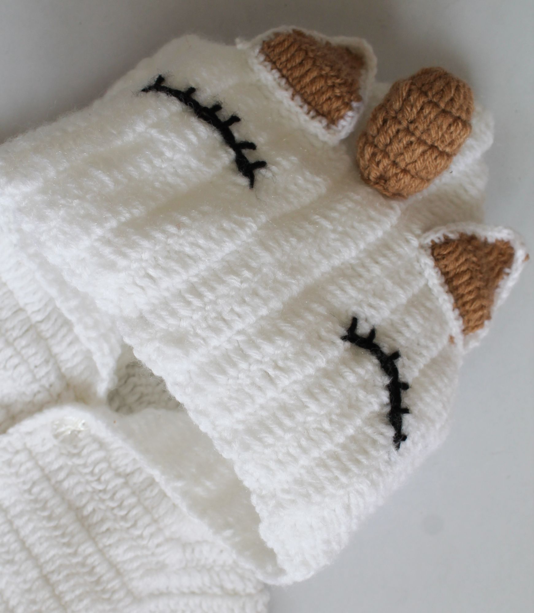 Woonie Full Sleeves Unicorn Design Handmade Hooded Sweater - White