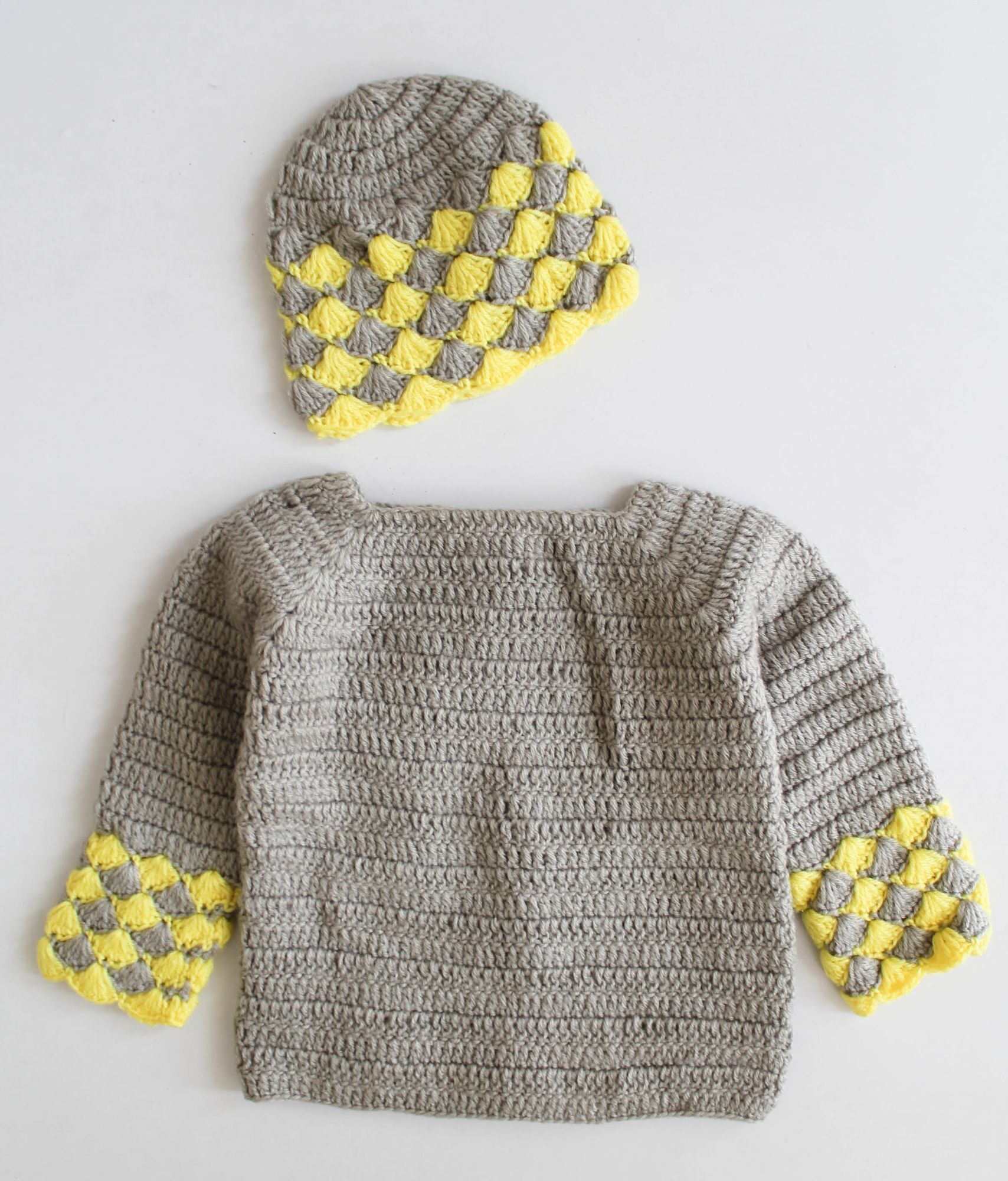 Woonie Full Sleeves Flower Design Sweater With Cap & Booties - Grey