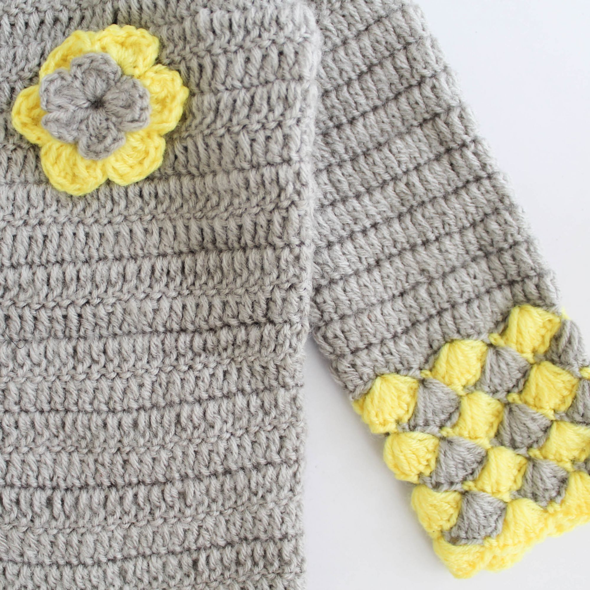 Woonie Full Sleeves Flower Design Sweater With Cap & Booties - Grey