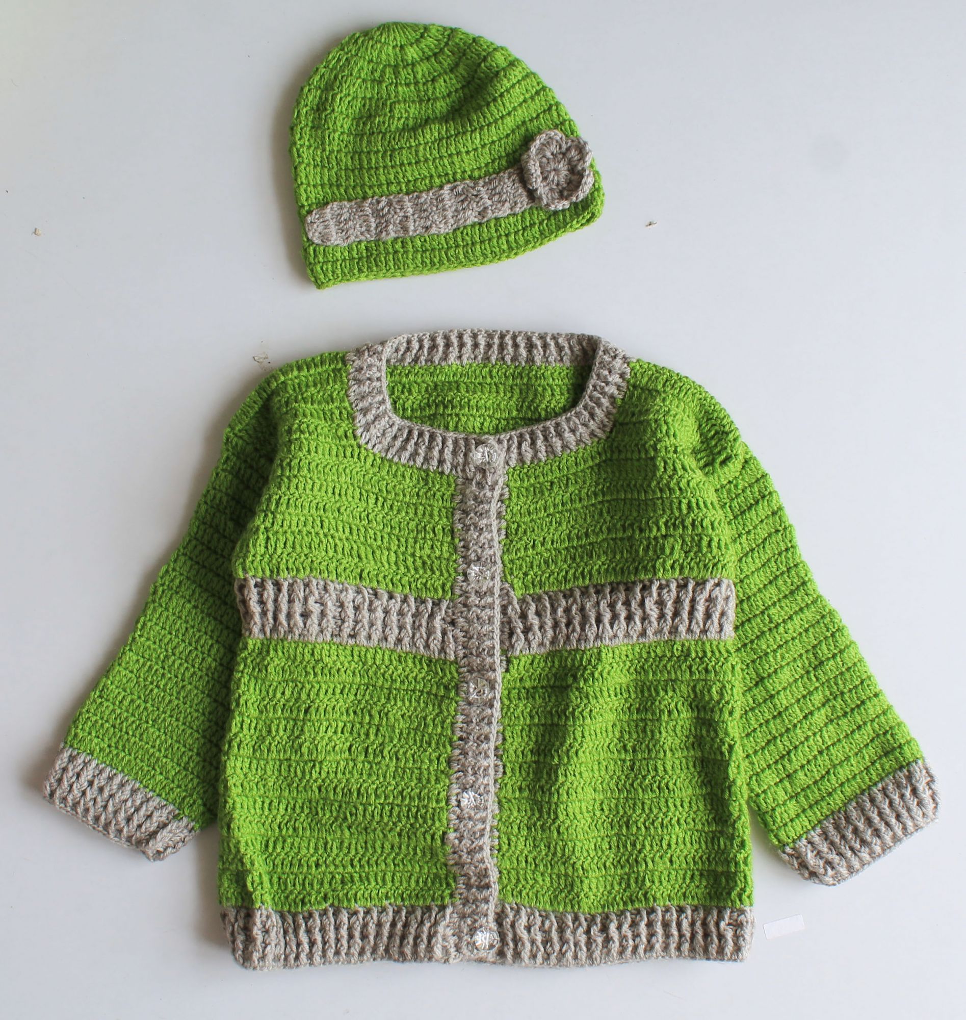Woonie Handmade Full Sleeves Sweater With Floral Design Cap - Green