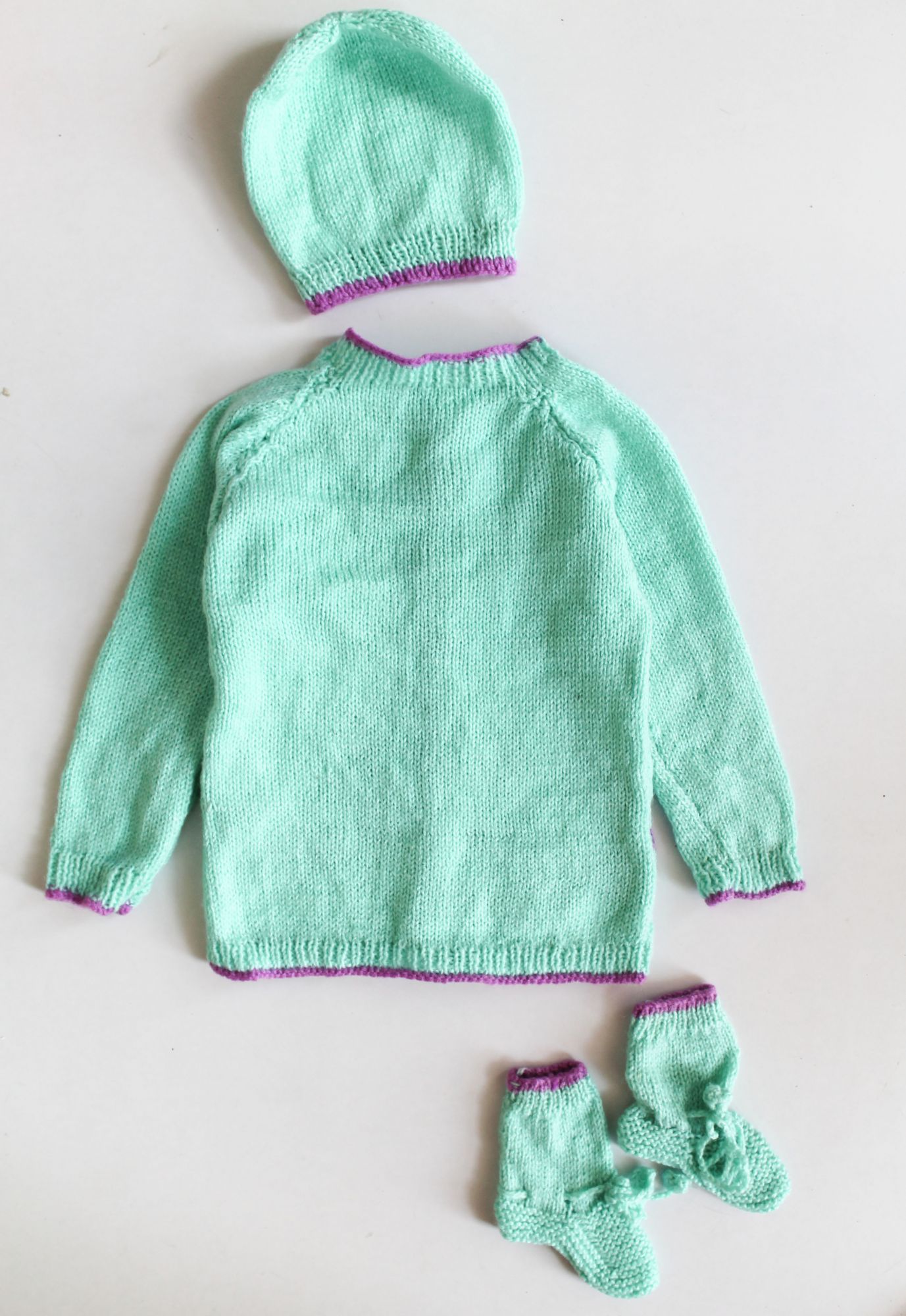Woonie Full Sleeves Flower Detailing Handmade Sweater With Cap & Booties - Green