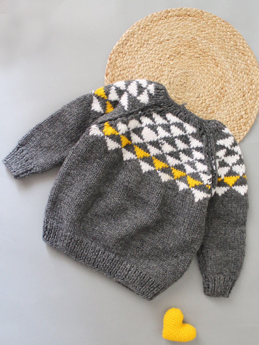Woonie Handmade Full Raglan Sleeves Knitted Graphic Design Sweater - Grey
