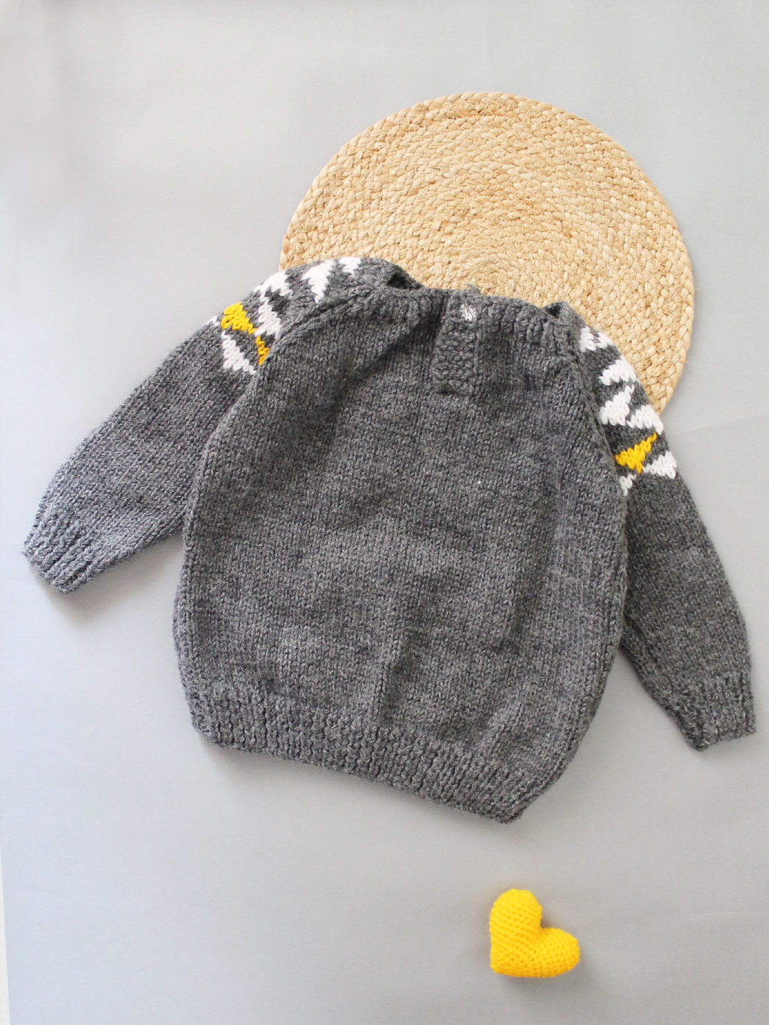 Woonie Handmade Full Raglan Sleeves Knitted Graphic Design Sweater - Grey