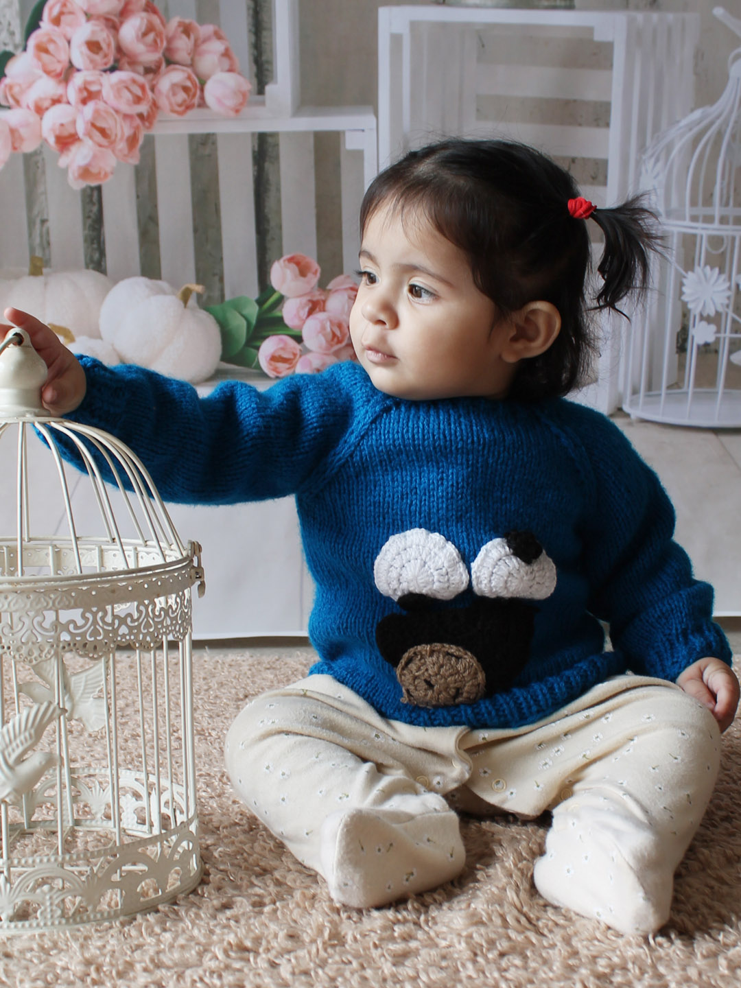 Handknitted Crazy Eyes Sweater - Blue