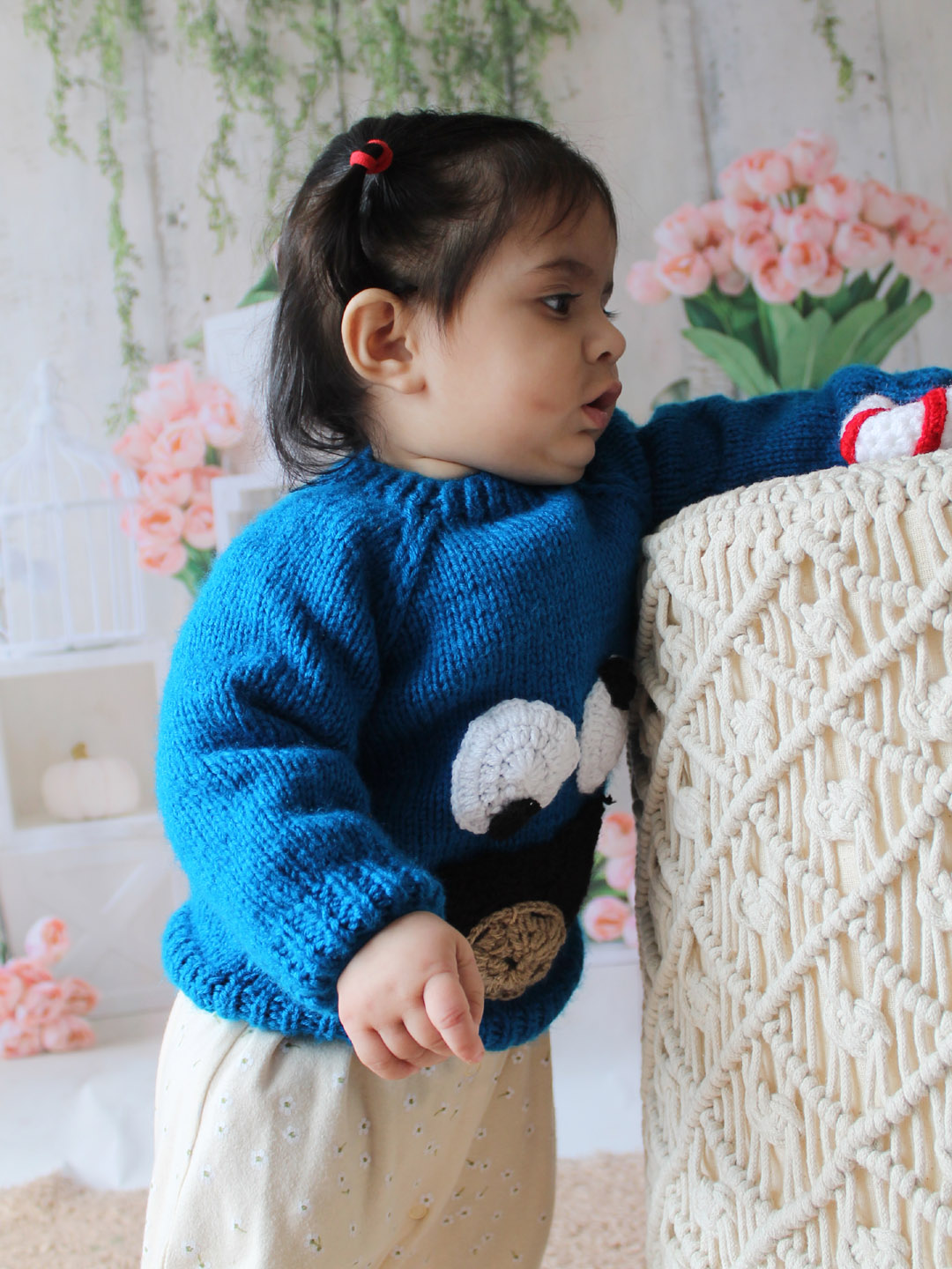 Handknitted Crazy Eyes Sweater - Blue