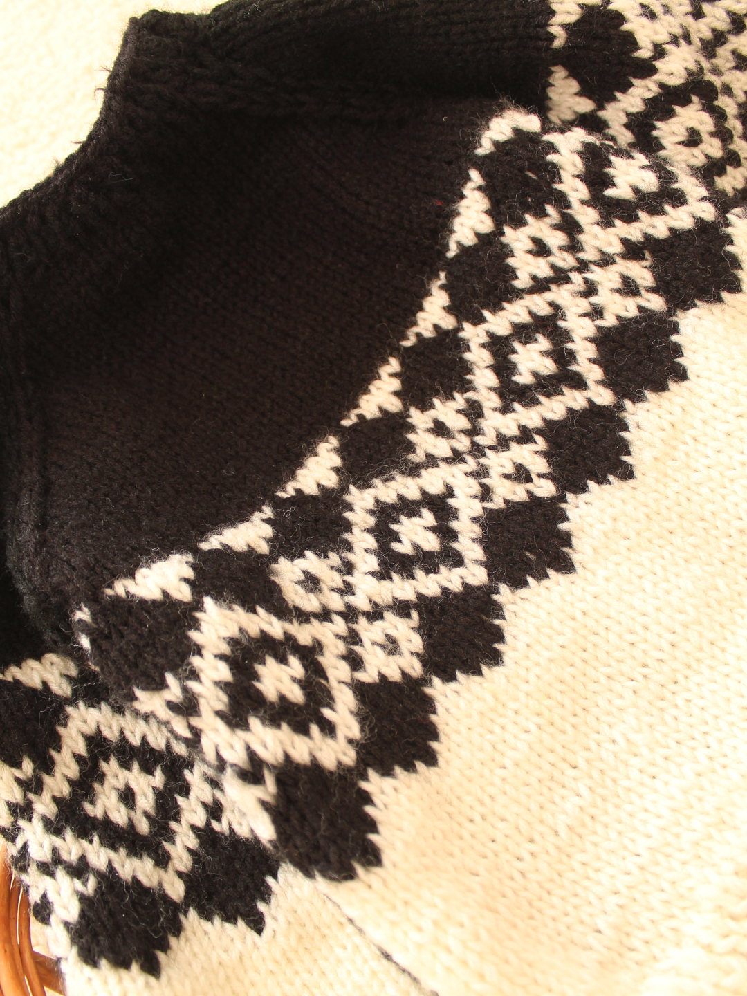 Woonie Handknitted Self Design Sweater-Black