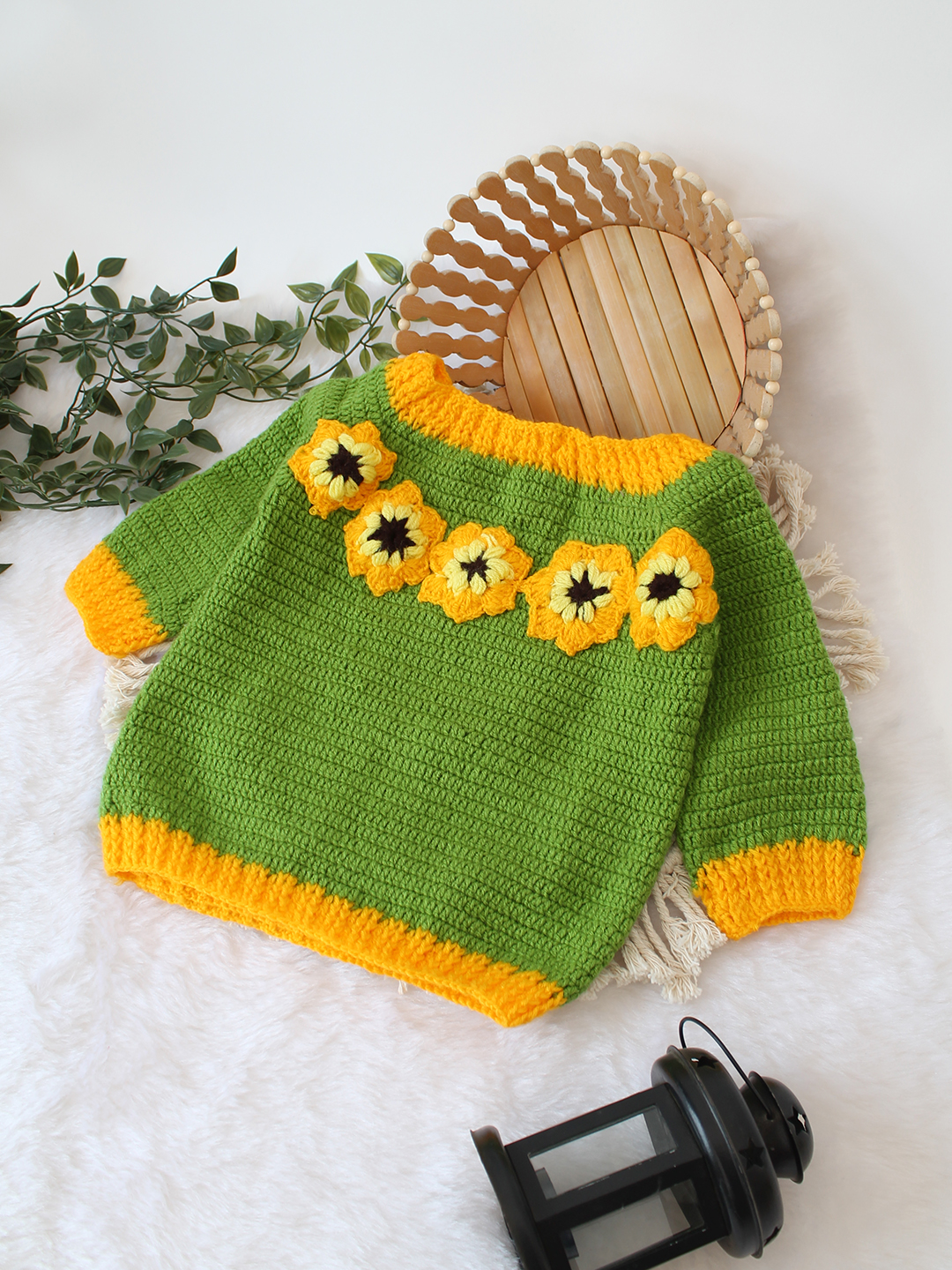 Woonie Handmade Crochet Sunflower Applique Sweater - Green